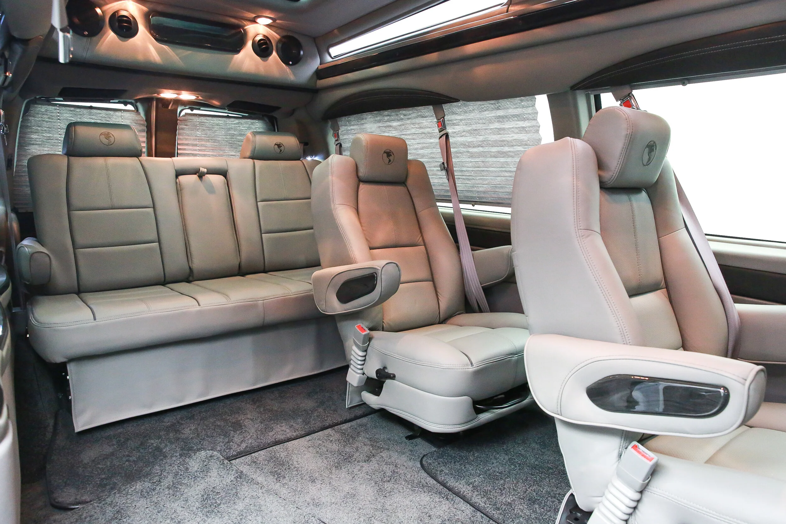 ROBERT_BASSAM_GMC_SAVANA_EXPLORER_VAN_WHITE (47).jpg