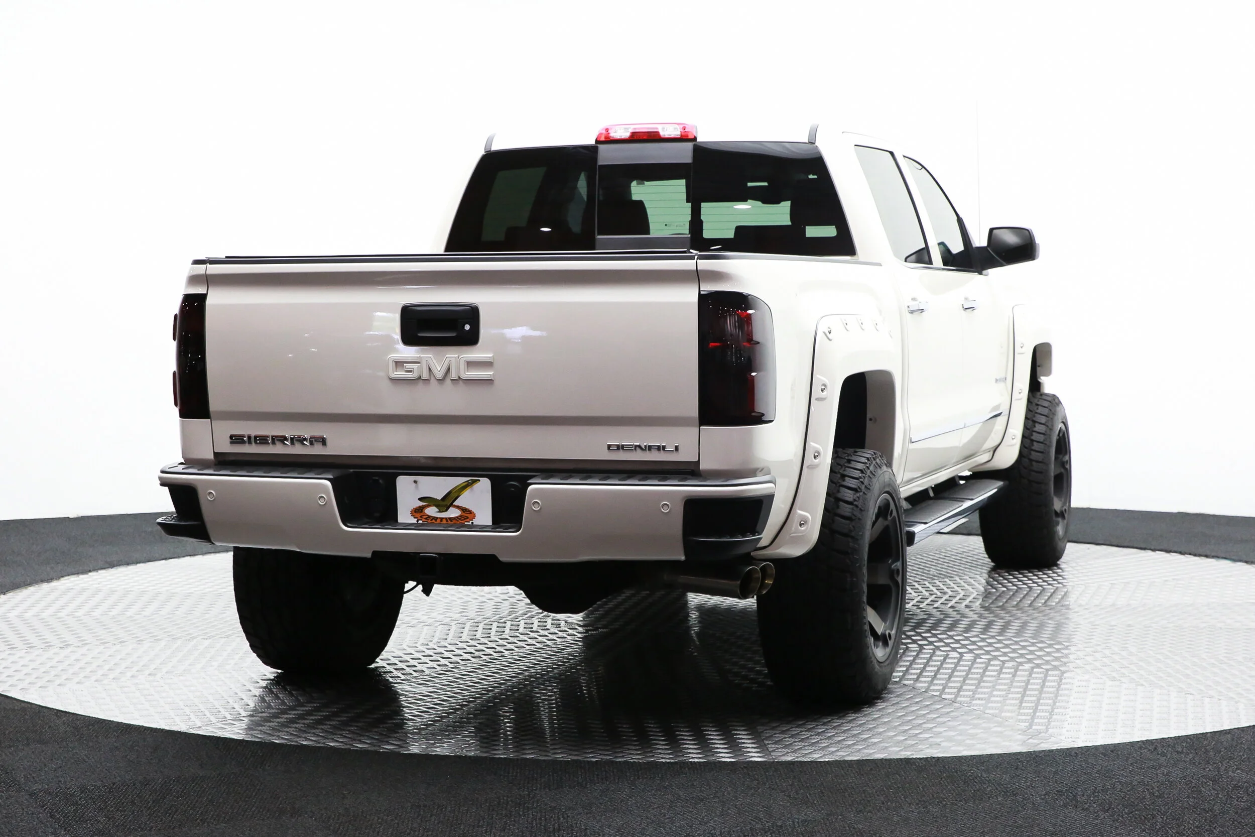 ROBERT_BASSAM_GMC_SIERRA_DENALI_2015_WHITE (1).jpg