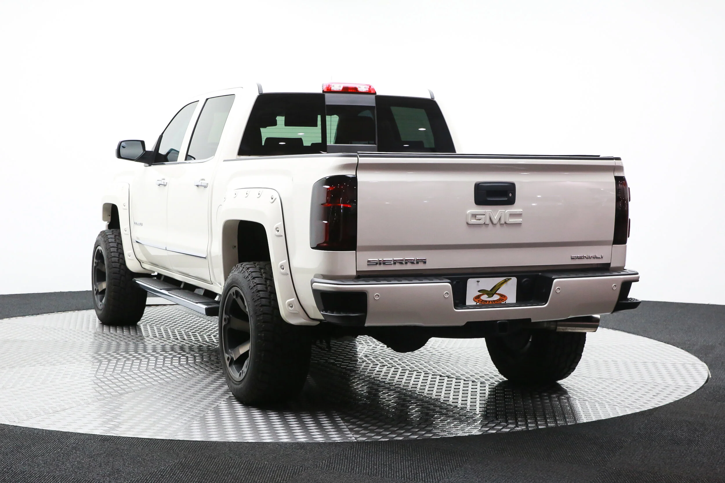 ROBERT_BASSAM_GMC_SIERRA_DENALI_2015_WHITE (3).jpg