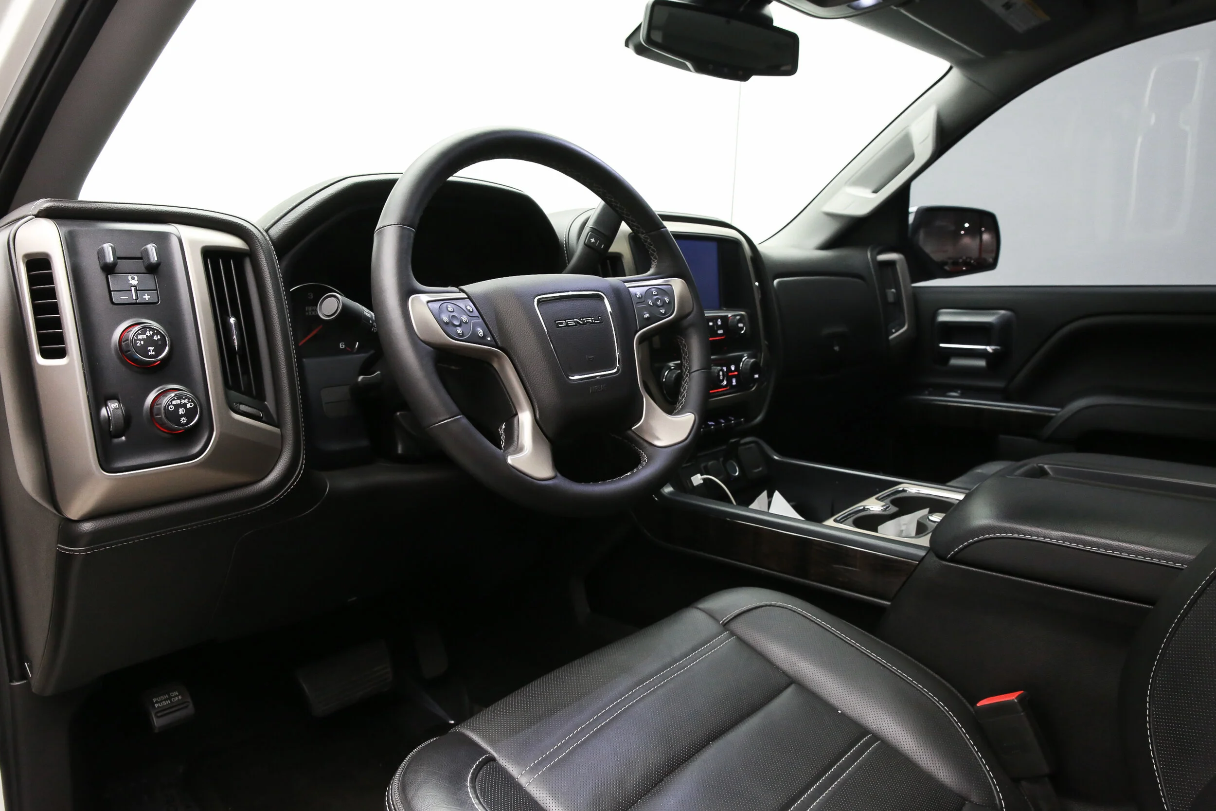 ROBERT_BASSAM_GMC_SIERRA_DENALI_2015_WHITE (6).jpg