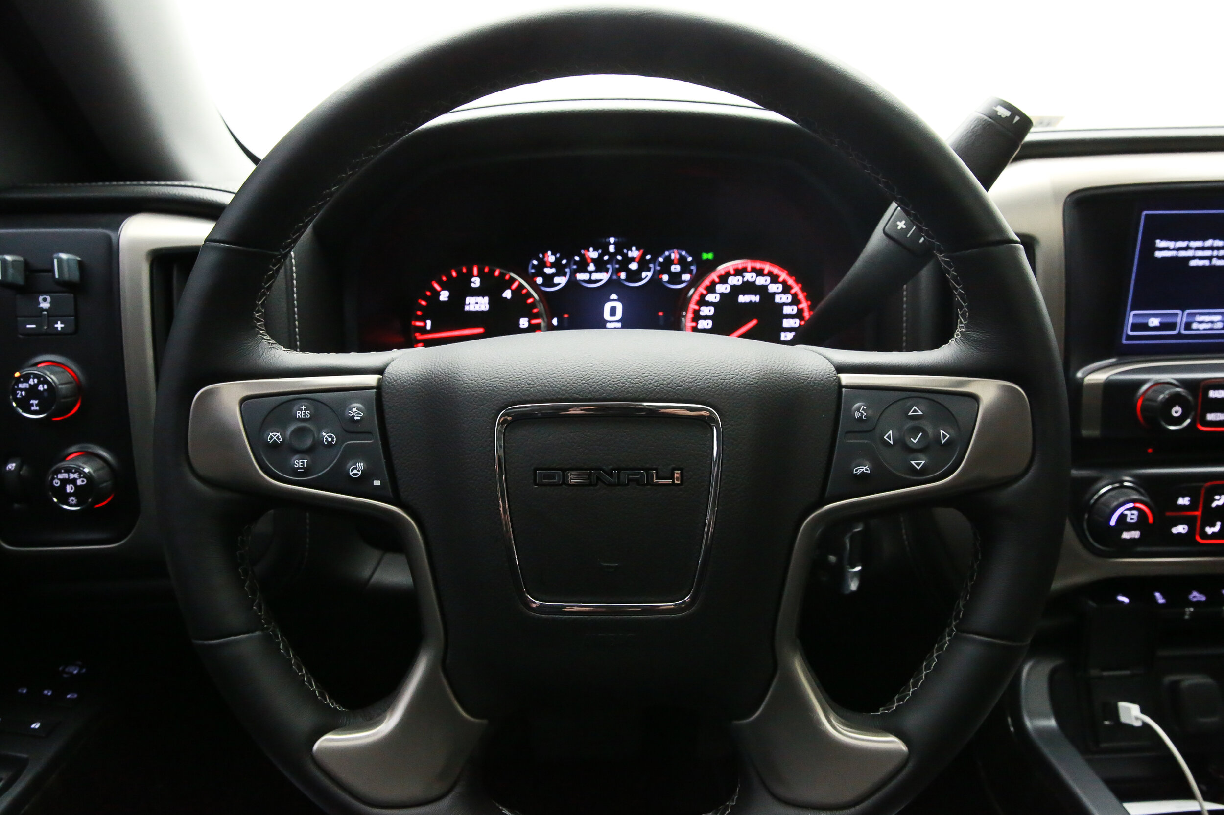 ROBERT_BASSAM_GMC_SIERRA_DENALI_2015_WHITE (8).jpg