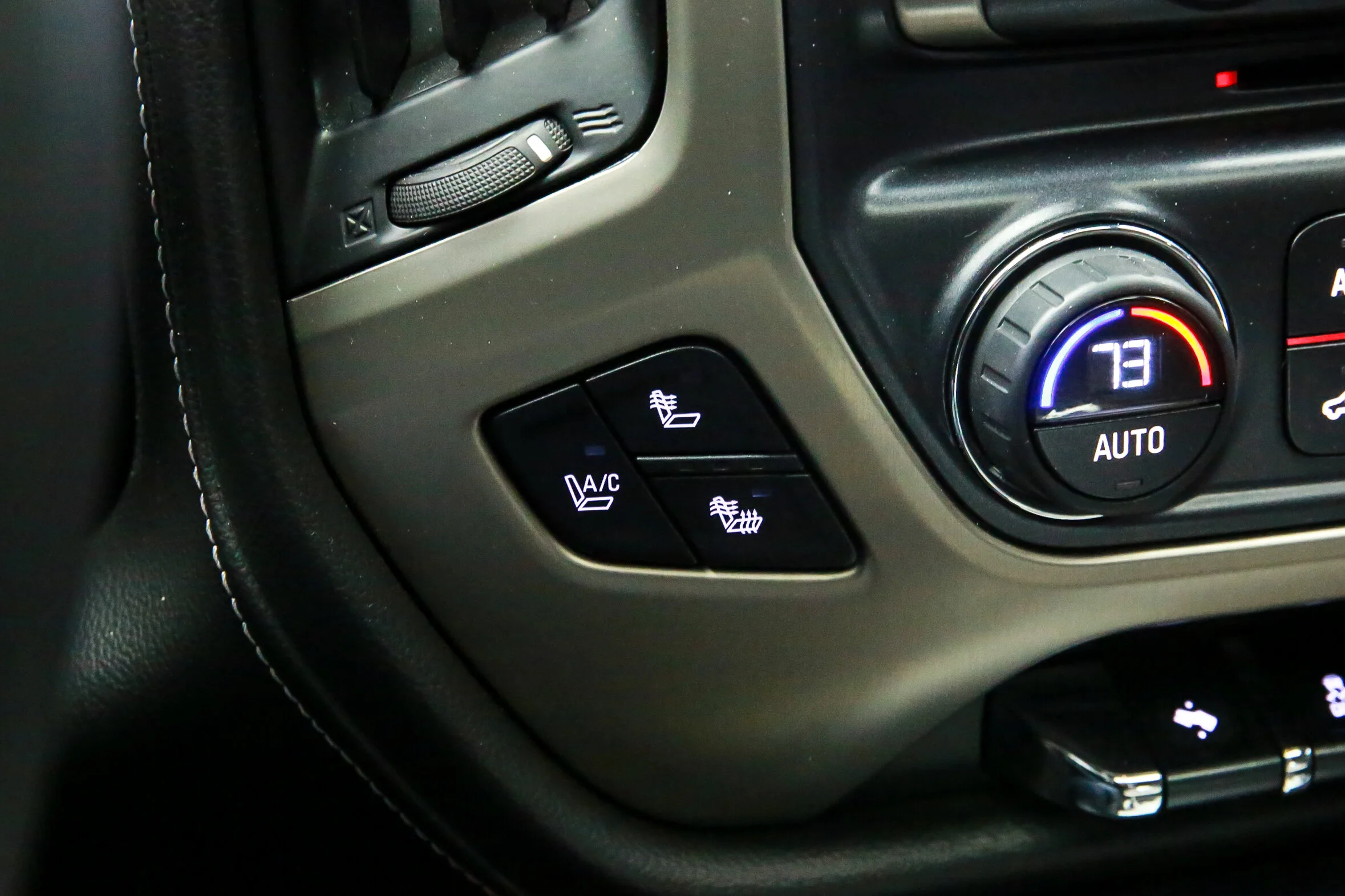 ROBERT_BASSAM_GMC_SIERRA_DENALI_2015_WHITE (16).jpg