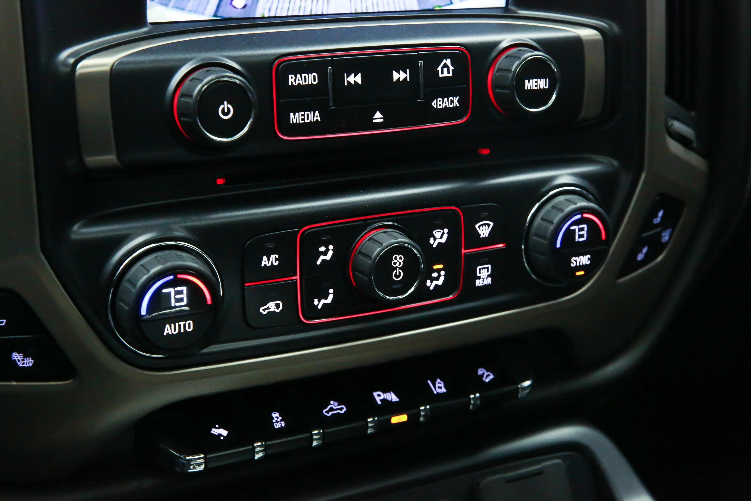 ROBERT_BASSAM_GMC_SIERRA_DENALI_2015_WHITE (15).jpg
