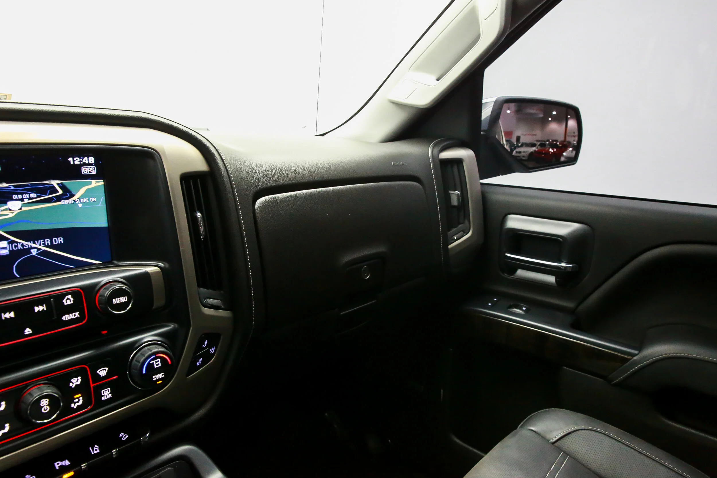 ROBERT_BASSAM_GMC_SIERRA_DENALI_2015_WHITE (17).jpg