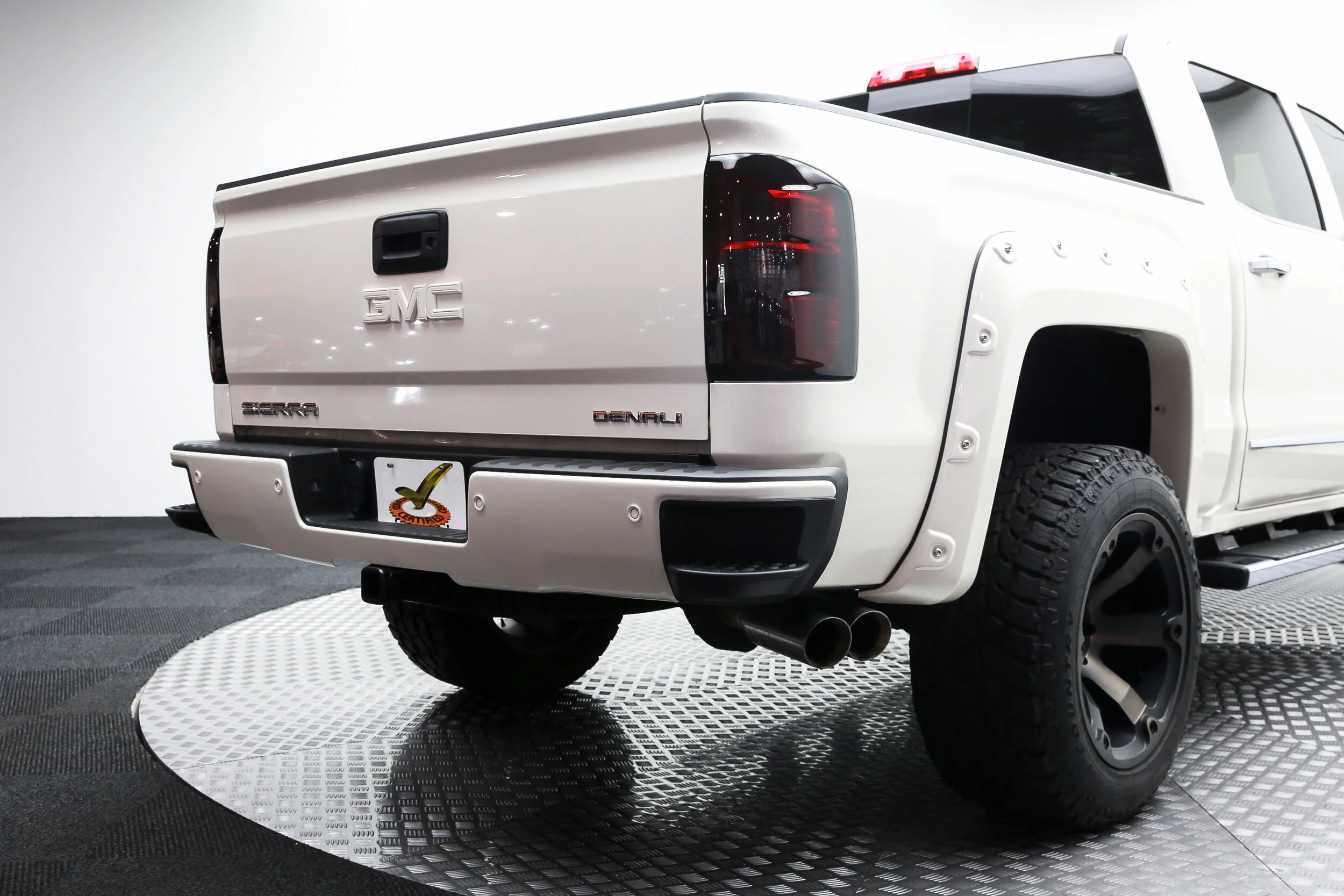 ROBERT_BASSAM_GMC_SIERRA_DENALI_2015_WHITE (24).jpg
