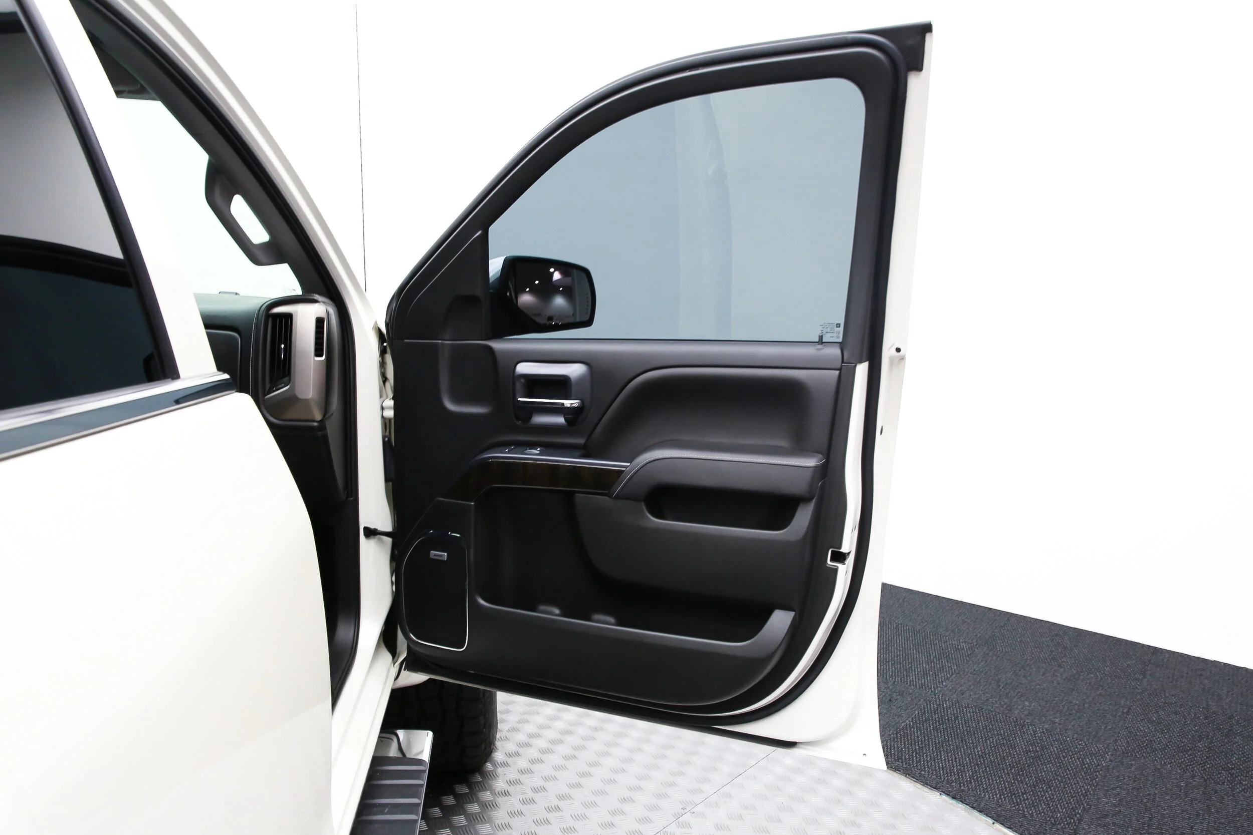 ROBERT_BASSAM_GMC_SIERRA_DENALI_2015_WHITE (31).jpg