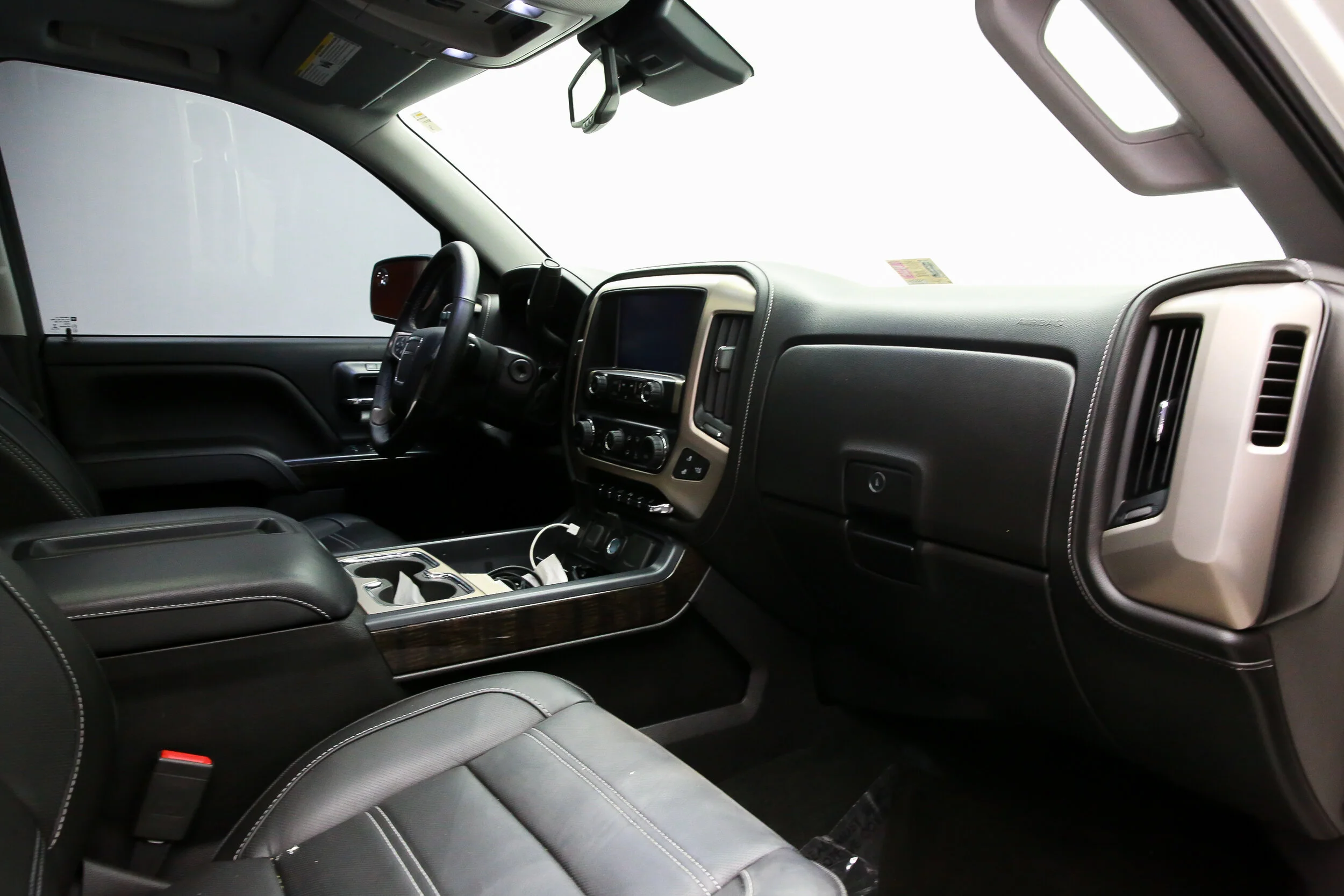 ROBERT_BASSAM_GMC_SIERRA_DENALI_2015_WHITE (32).jpg