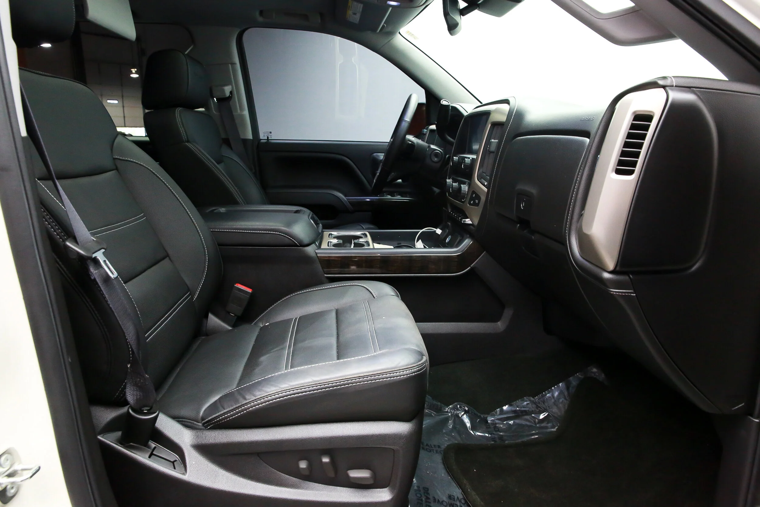 ROBERT_BASSAM_GMC_SIERRA_DENALI_2015_WHITE (33).jpg