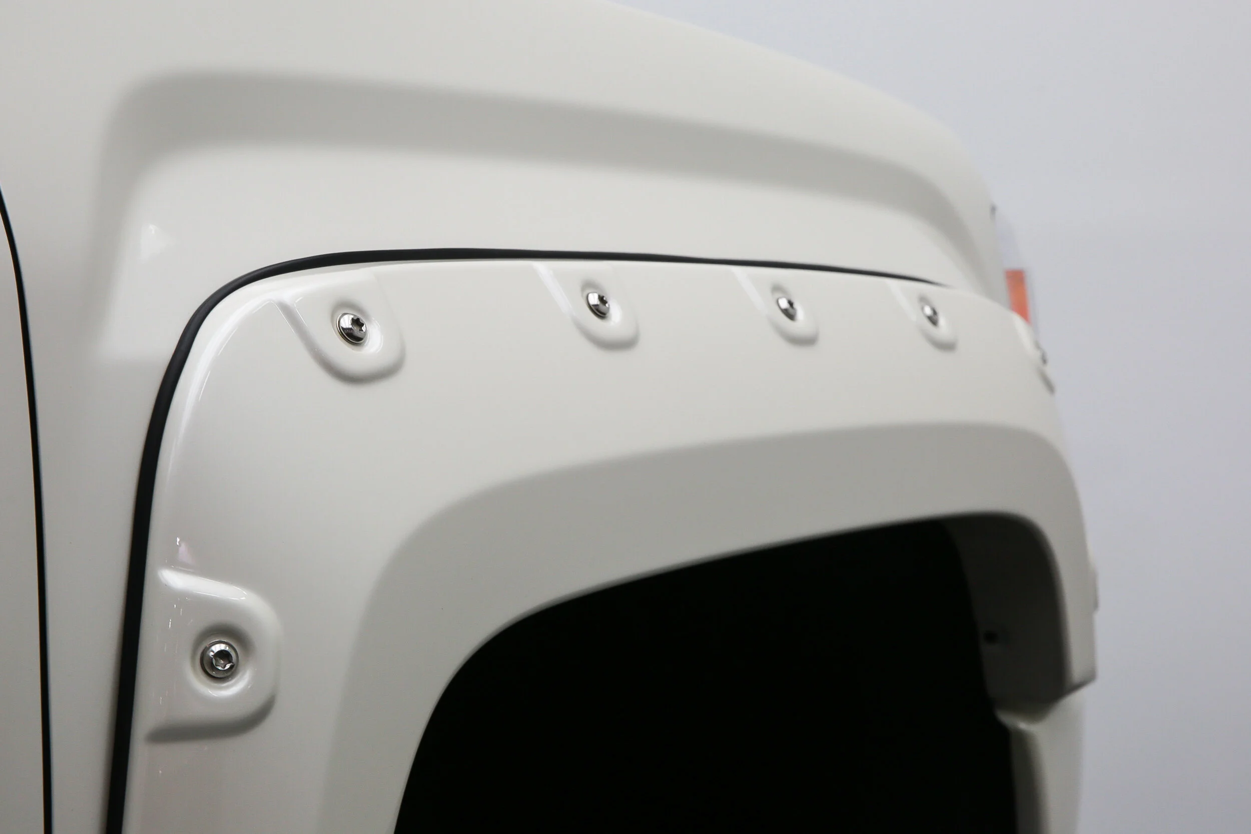 ROBERT_BASSAM_GMC_SIERRA_DENALI_2015_WHITE (41).jpg