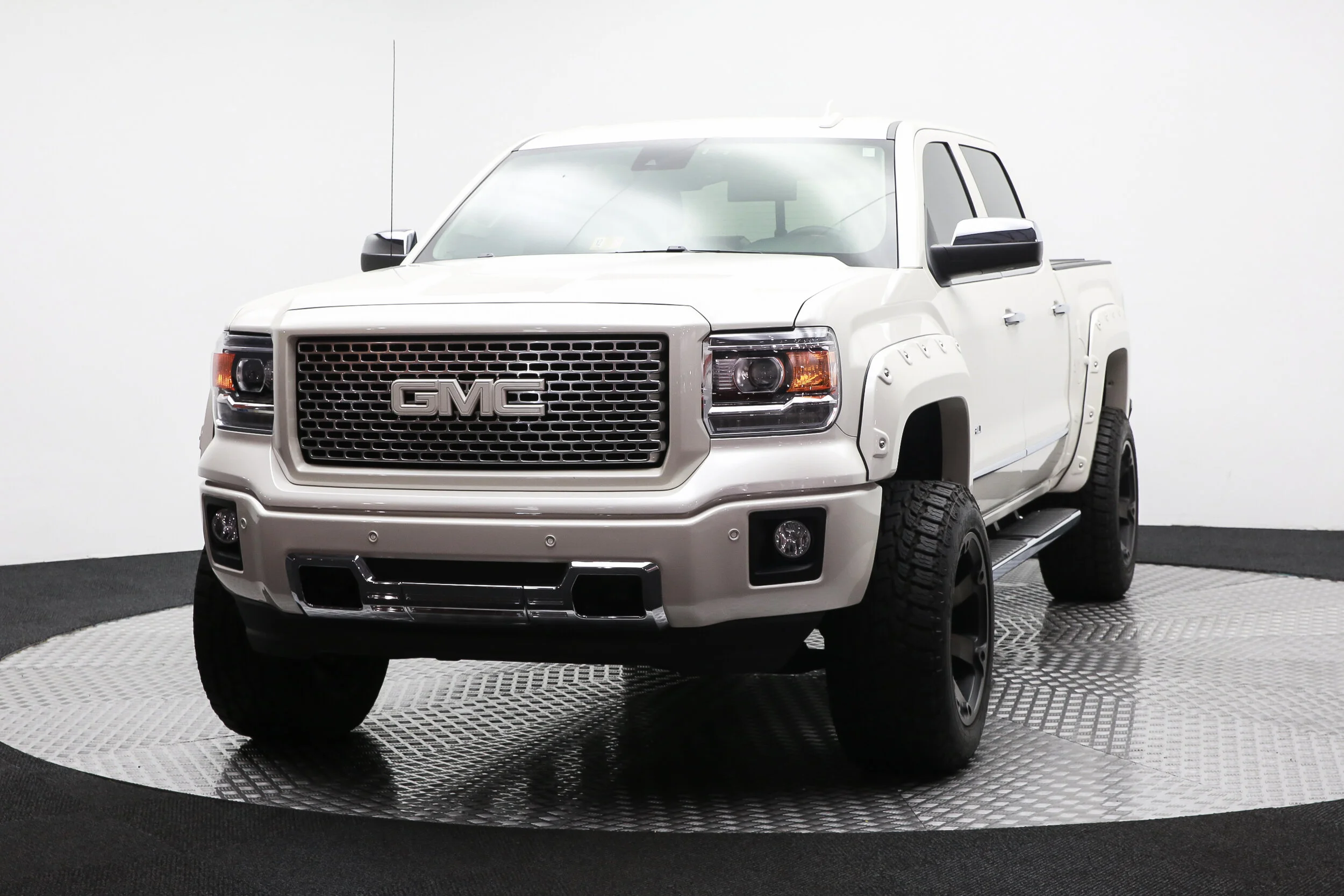 ROBERT_BASSAM_GMC_SIERRA_DENALI_2015_WHITE (43).jpg
