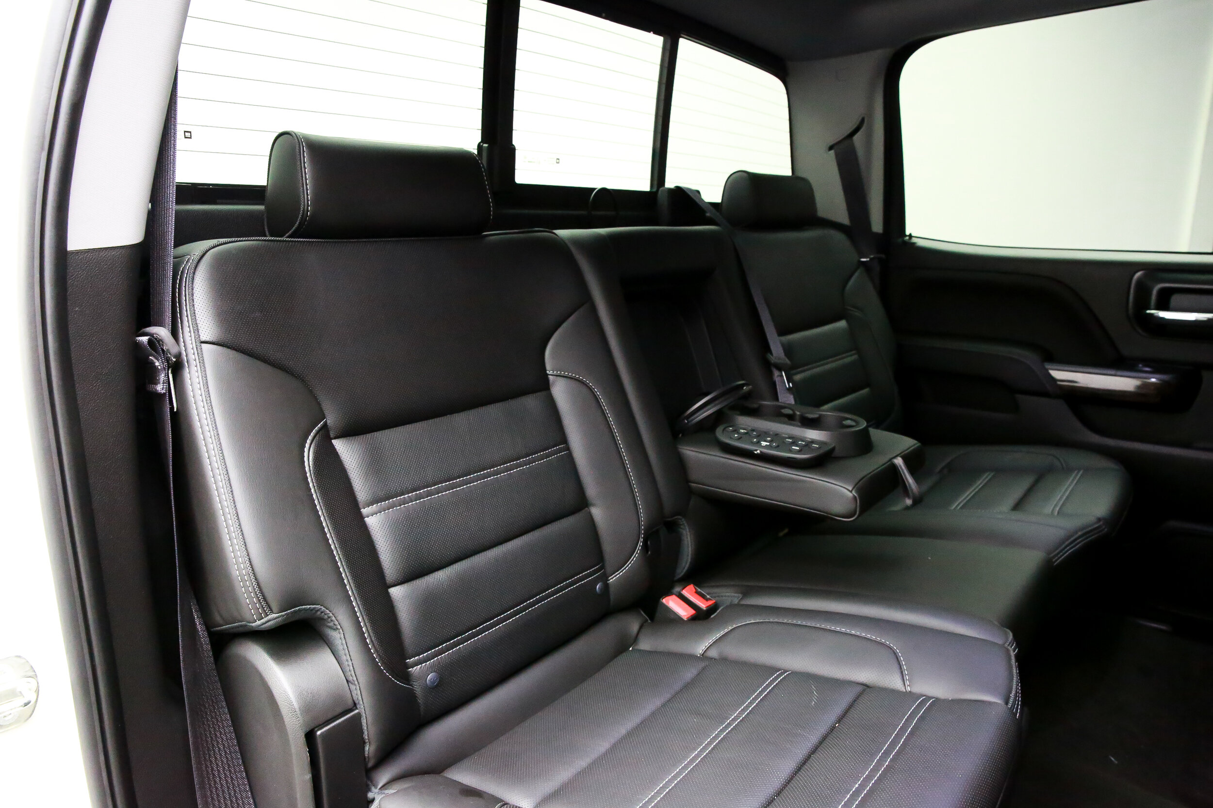 ROBERT_BASSAM_GMC_SIERRA_DENALI_2015_WHITE (47).jpg