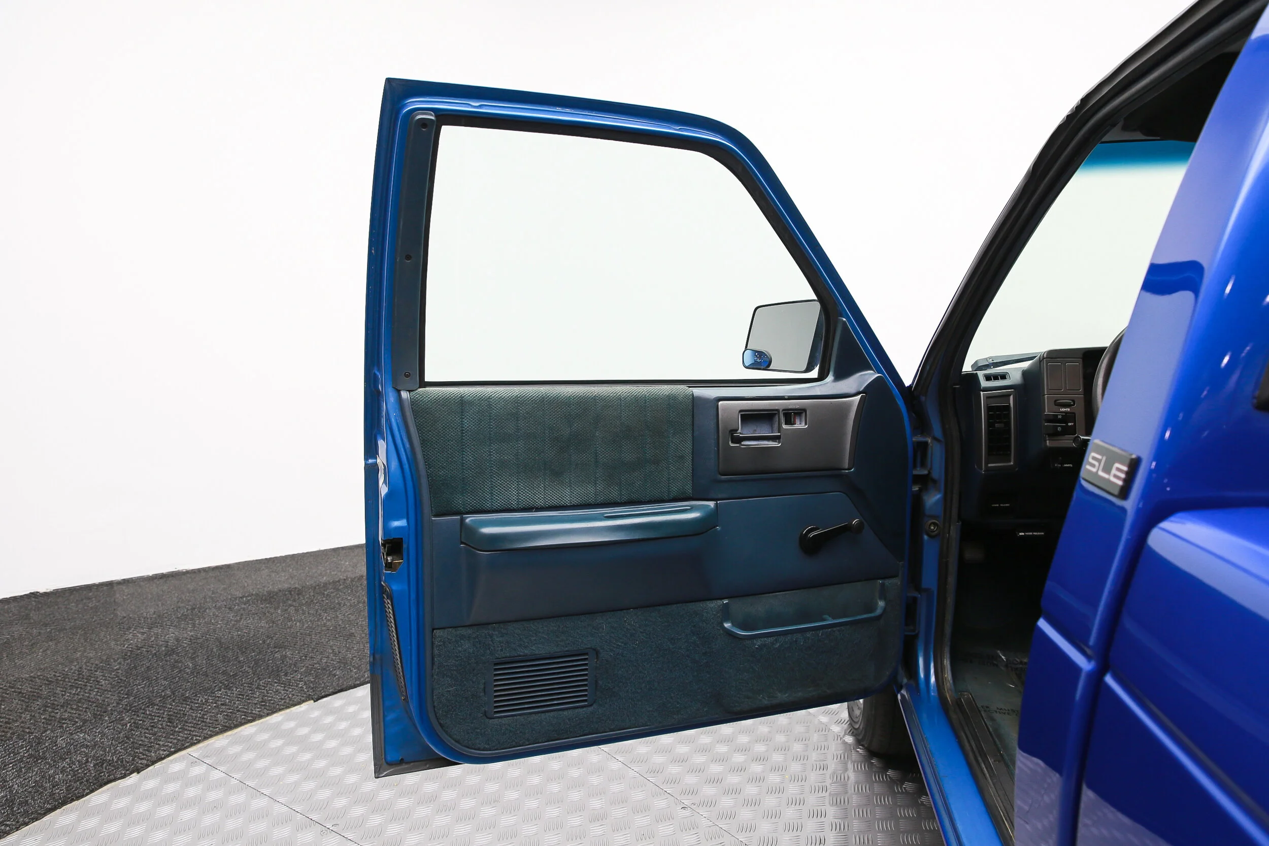 ROBERT_BASSAM_GMC_SONOMA_PICKUP_BLUE (4).jpg