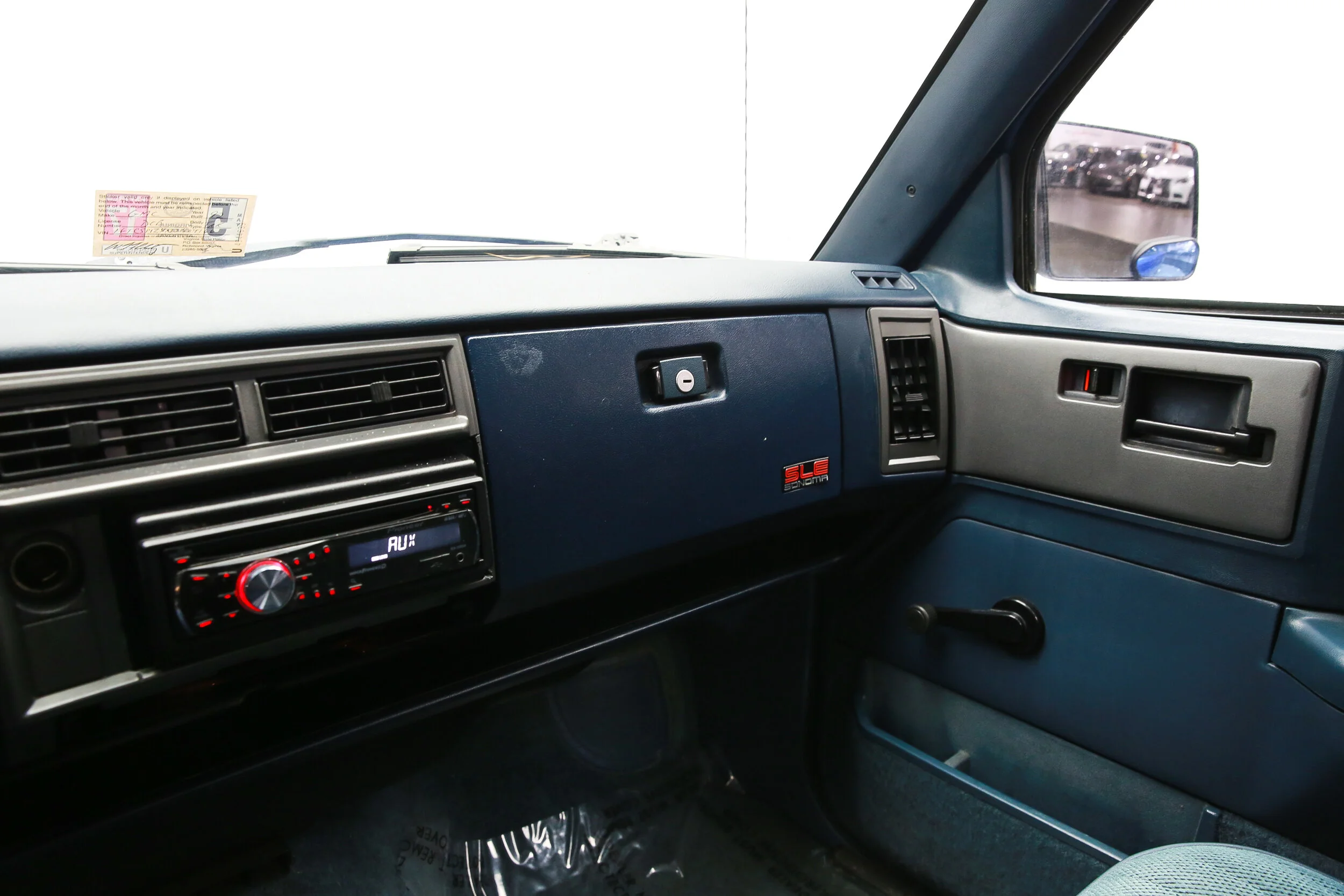 ROBERT_BASSAM_GMC_SONOMA_PICKUP_BLUE (16).jpg