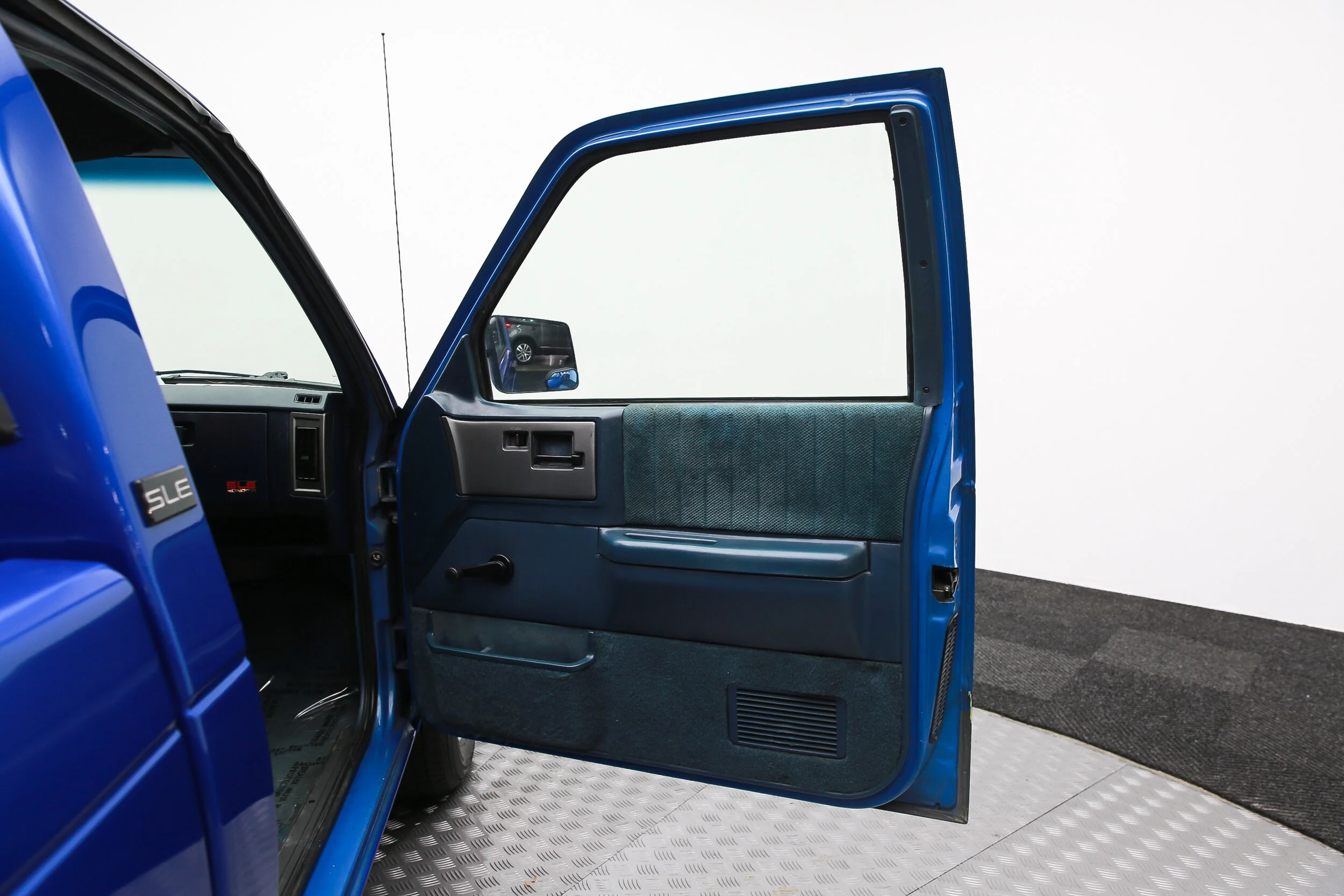 ROBERT_BASSAM_GMC_SONOMA_PICKUP_BLUE (23).jpg