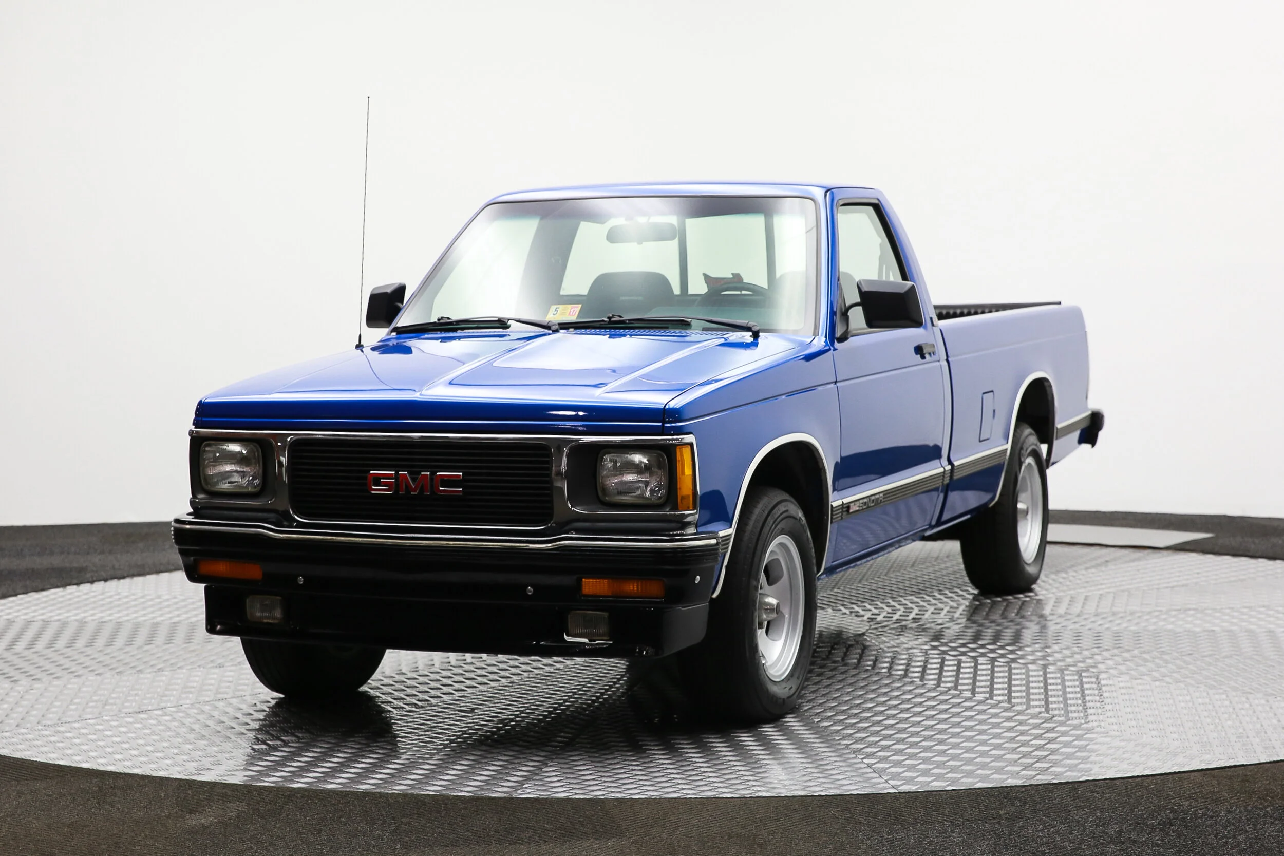 ROBERT_BASSAM_GMC_SONOMA_PICKUP_BLUE (33).jpg