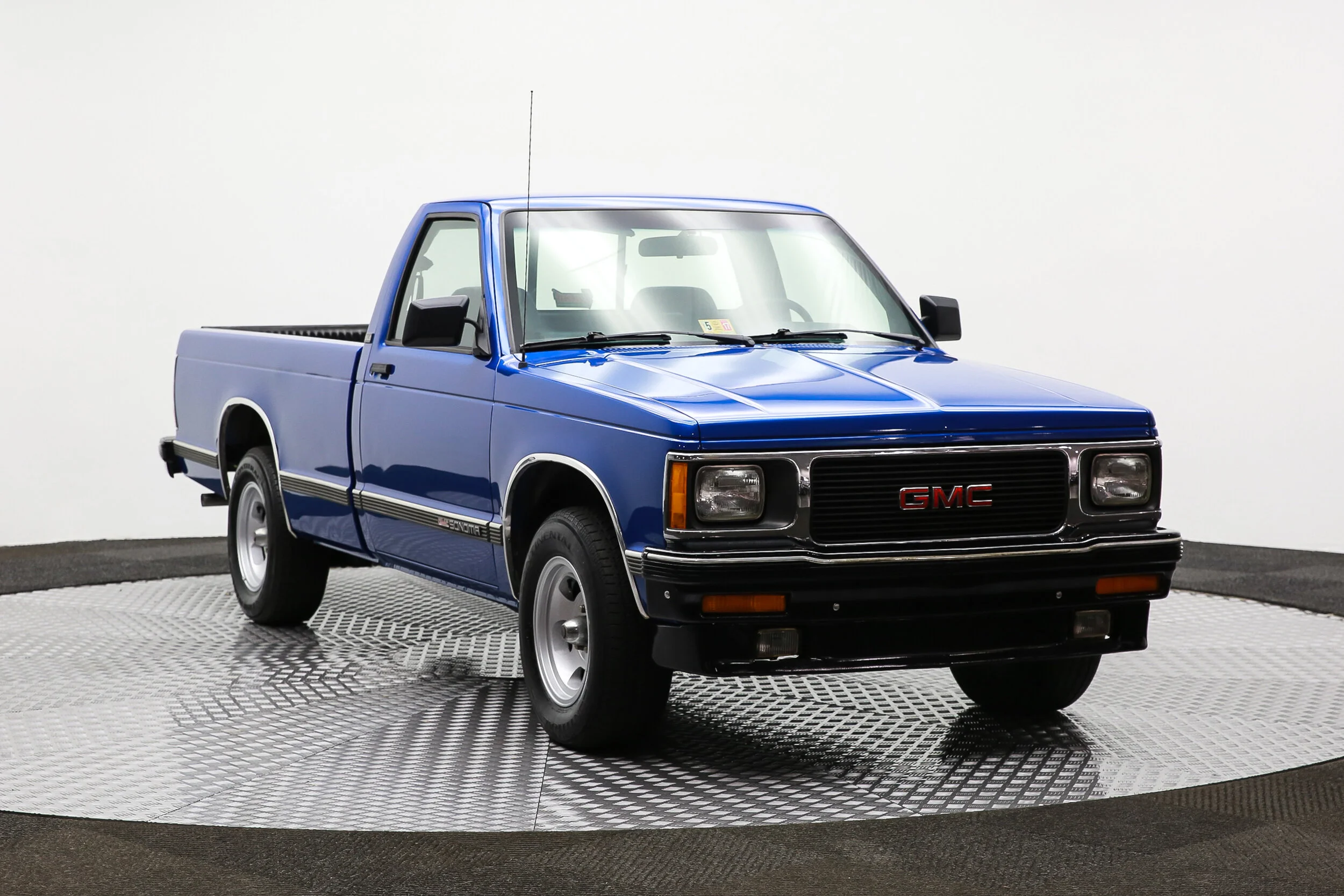 ROBERT_BASSAM_GMC_SONOMA_PICKUP_BLUE (35).jpg