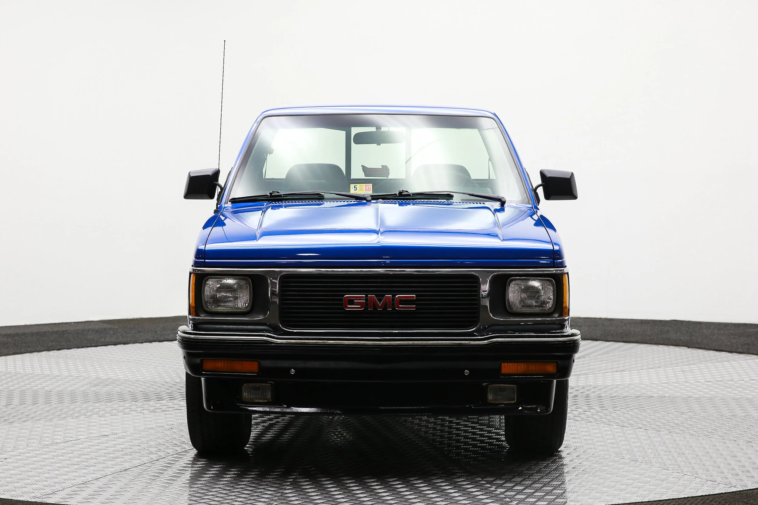 ROBERT_BASSAM_GMC_SONOMA_PICKUP_BLUE (34).jpg