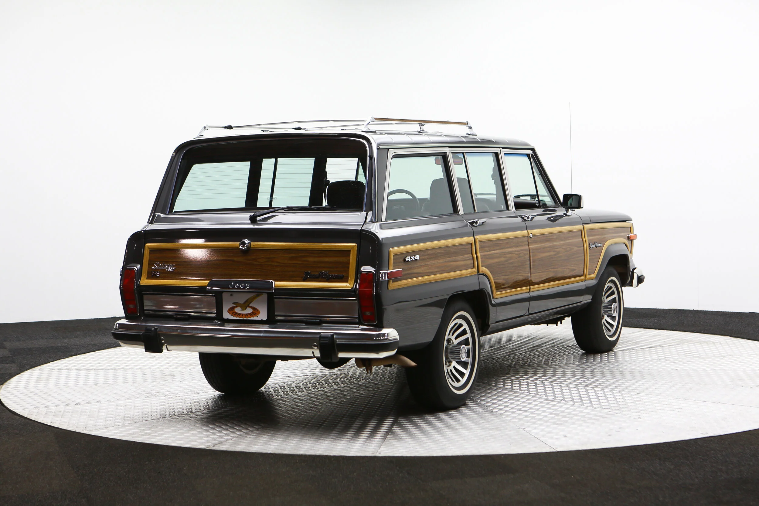 ROBERT_BASSAM_JEEP_GRAND_WAGONEER_BLUE_1989 (12).jpg