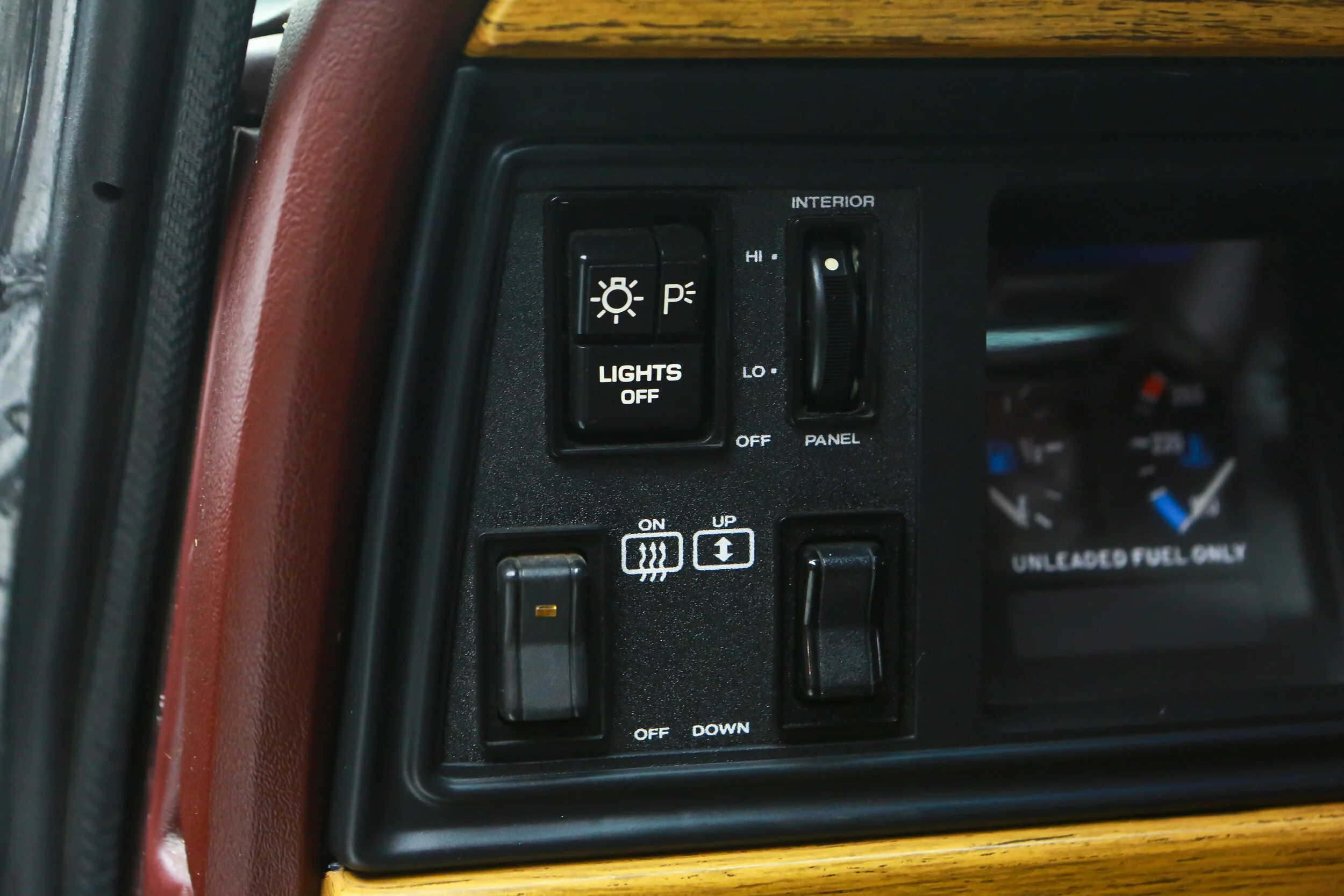 ROBERT_BASSAM_JEEP_GRAND_WAGONEER_BLUE_1989 (19).jpg