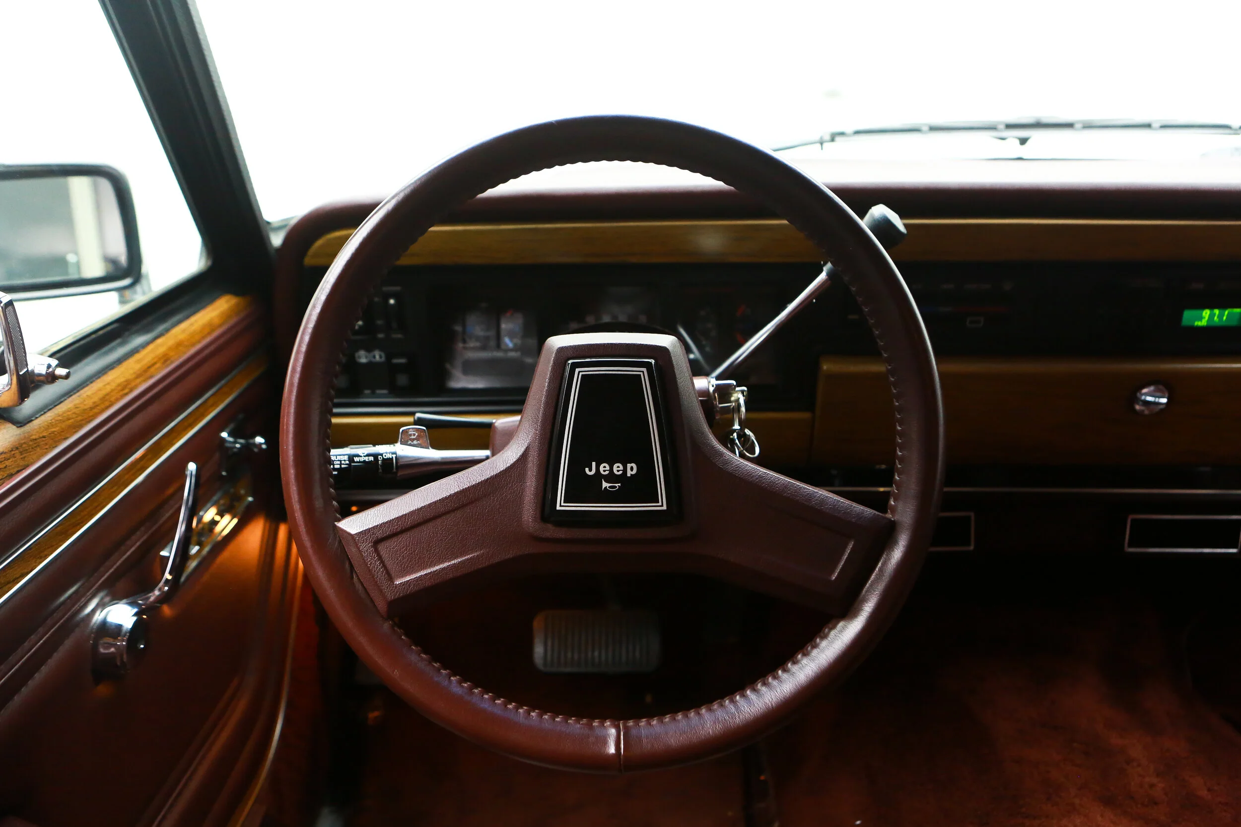 ROBERT_BASSAM_JEEP_GRAND_WAGONEER_BLUE_1989 (21).jpg