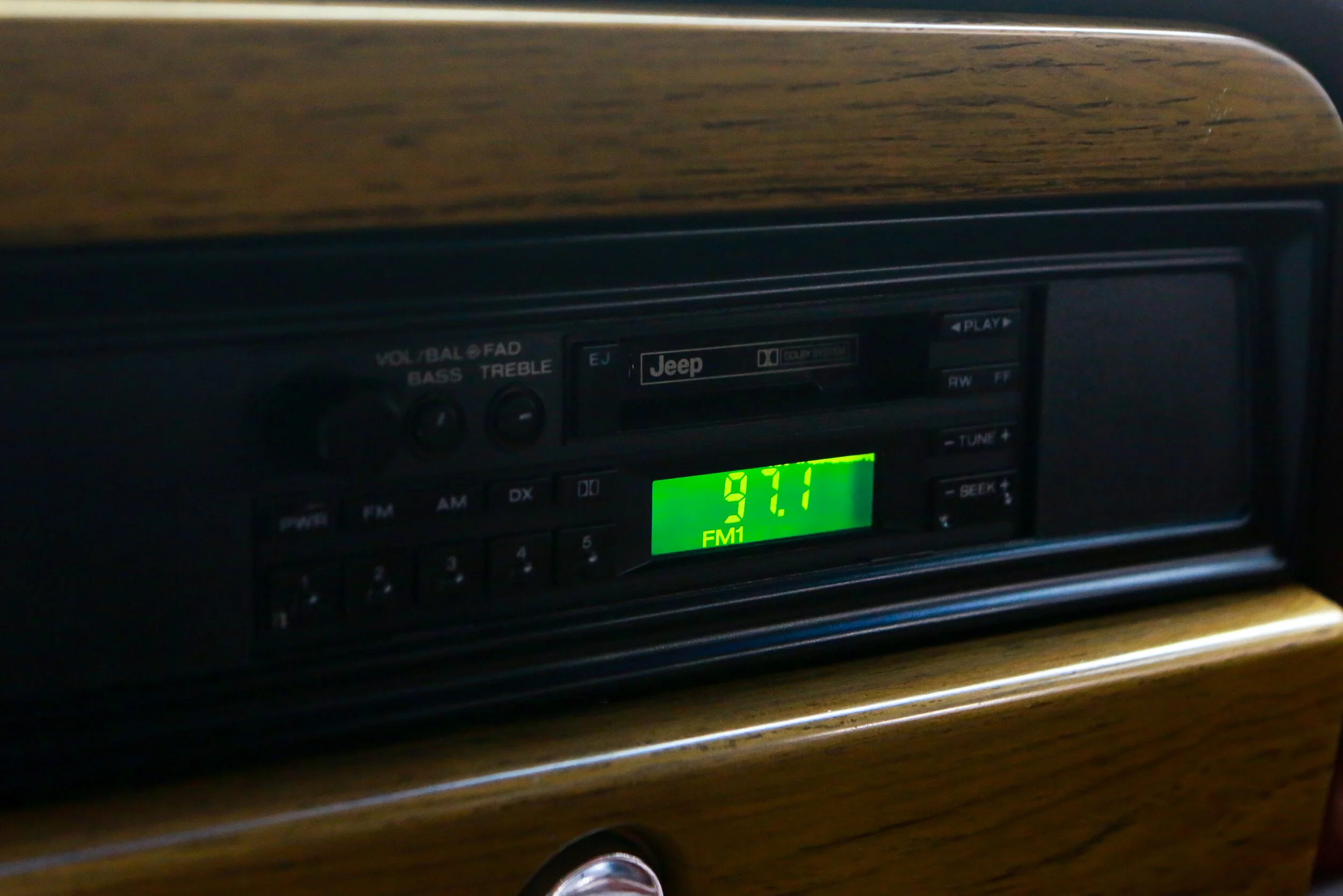 ROBERT_BASSAM_JEEP_GRAND_WAGONEER_BLUE_1989 (28).jpg