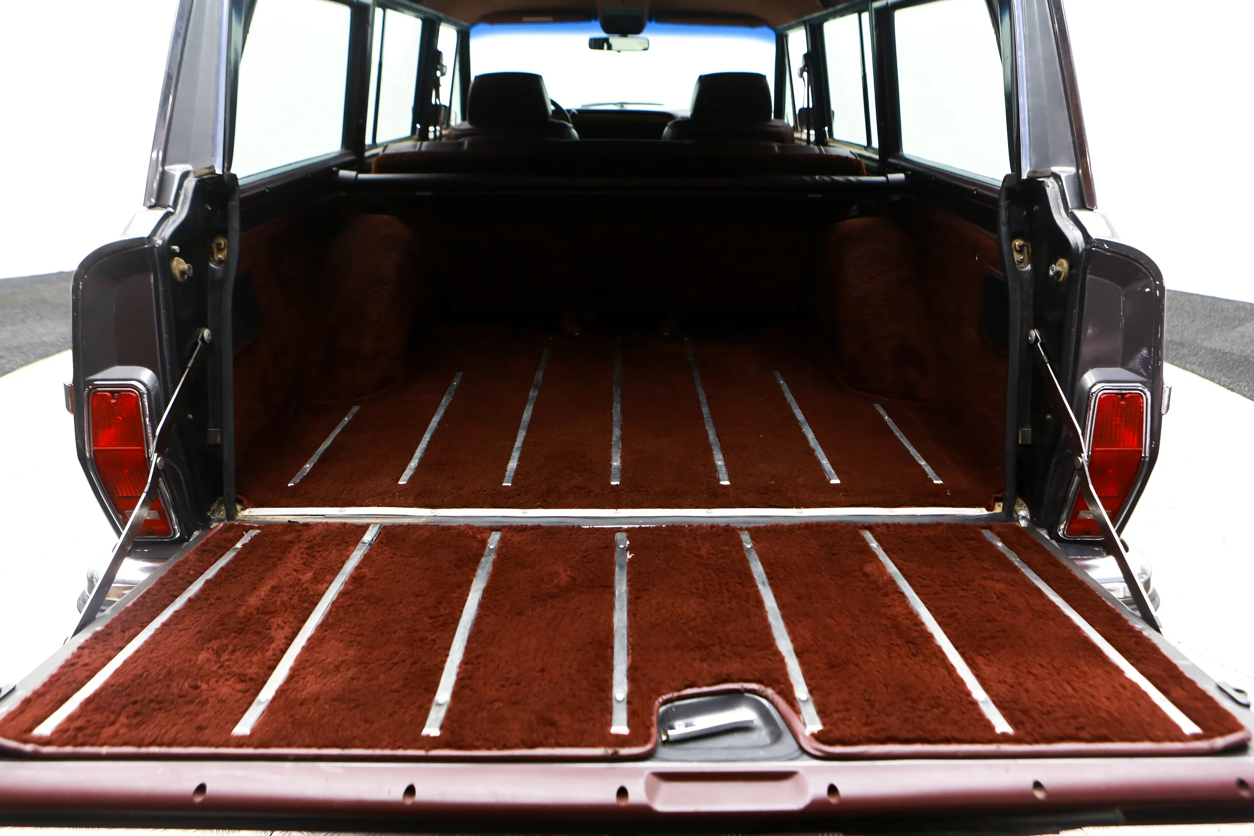 ROBERT_BASSAM_JEEP_GRAND_WAGONEER_BLUE_1989 (36).jpg