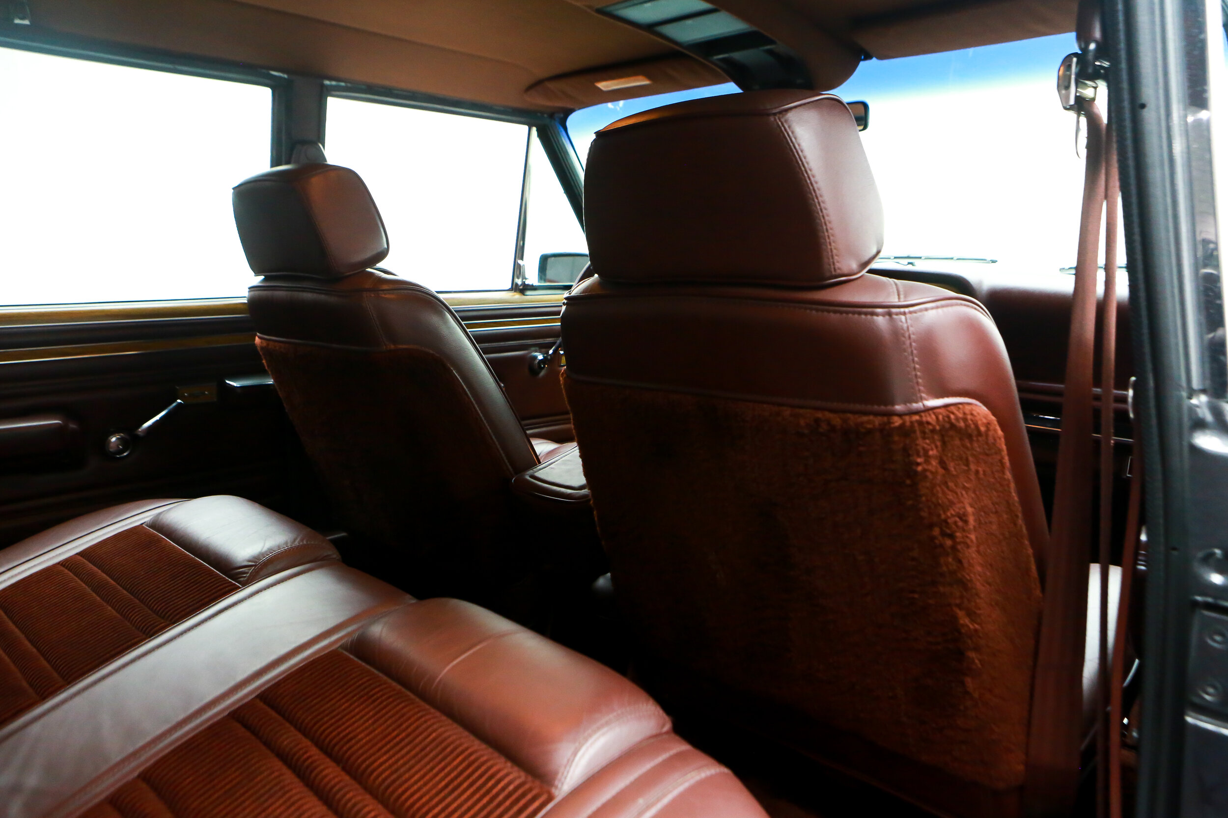 ROBERT_BASSAM_JEEP_GRAND_WAGONEER_BLUE_1989 (38).jpg