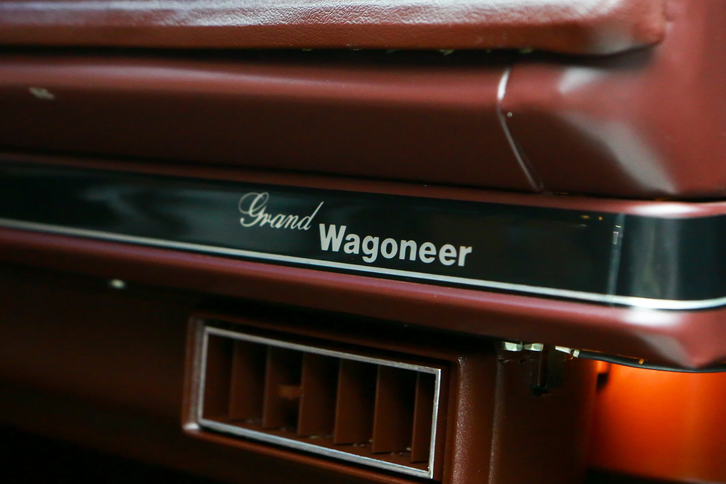 ROBERT_BASSAM_JEEP_GRAND_WAGONEER_BLUE_1989 (42).jpg
