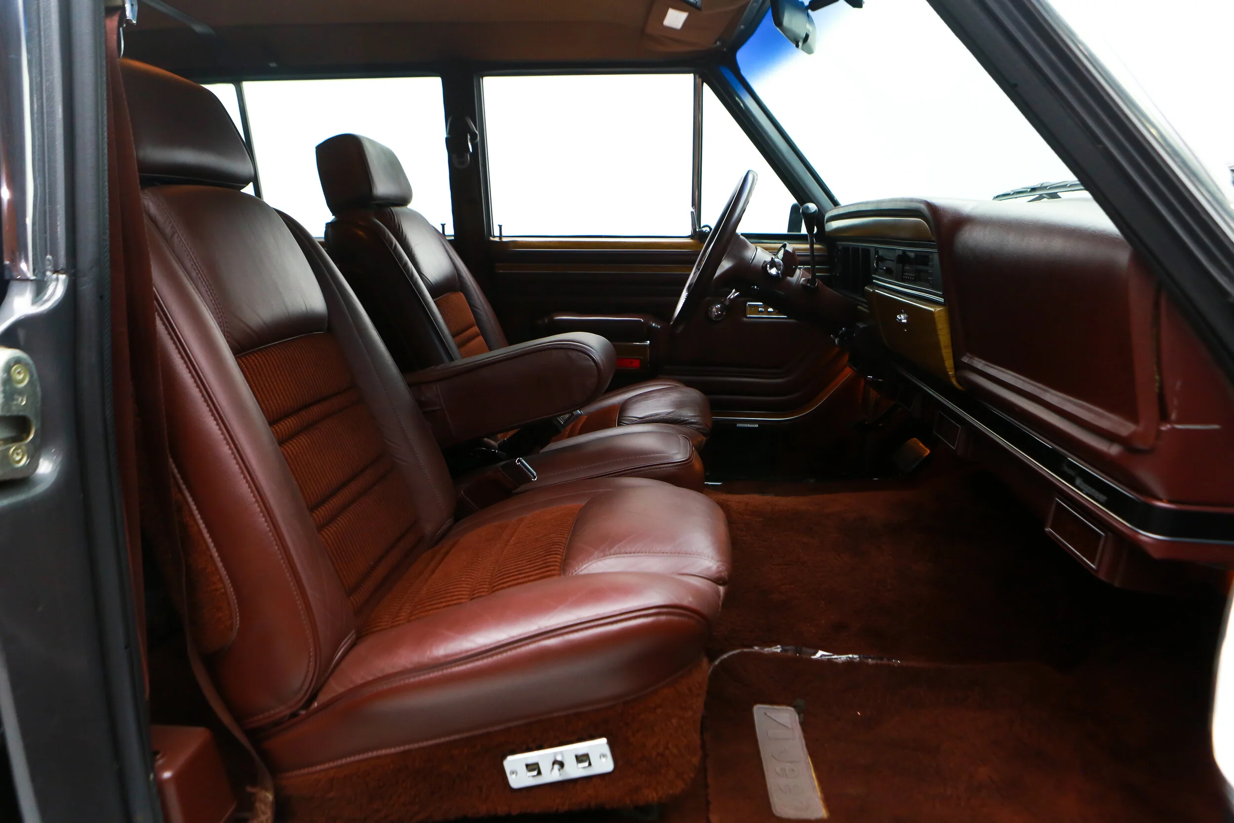 ROBERT_BASSAM_JEEP_GRAND_WAGONEER_BLUE_1989 (48).jpg