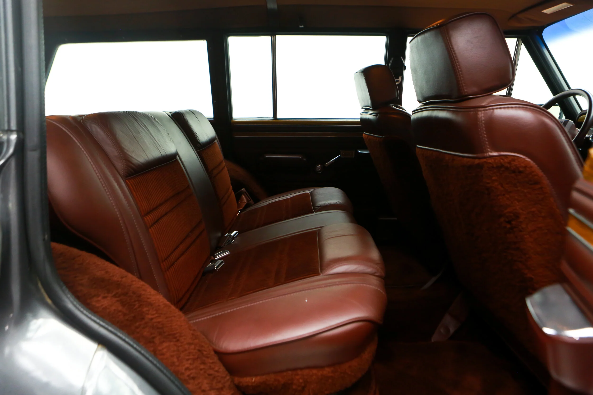 ROBERT_BASSAM_JEEP_GRAND_WAGONEER_BLUE_1989 (49).jpg