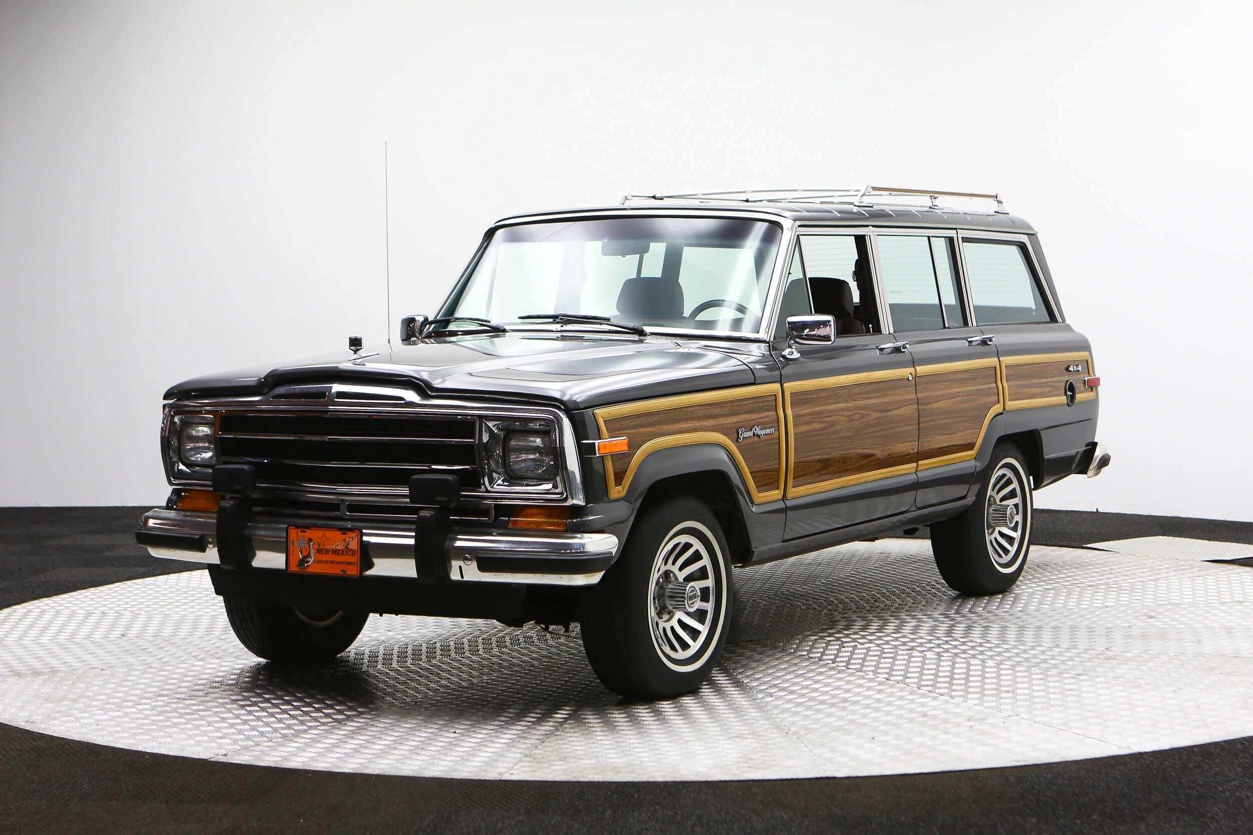 ROBERT_BASSAM_JEEP_GRAND_WAGONEER_BLUE_1989 (52).jpg