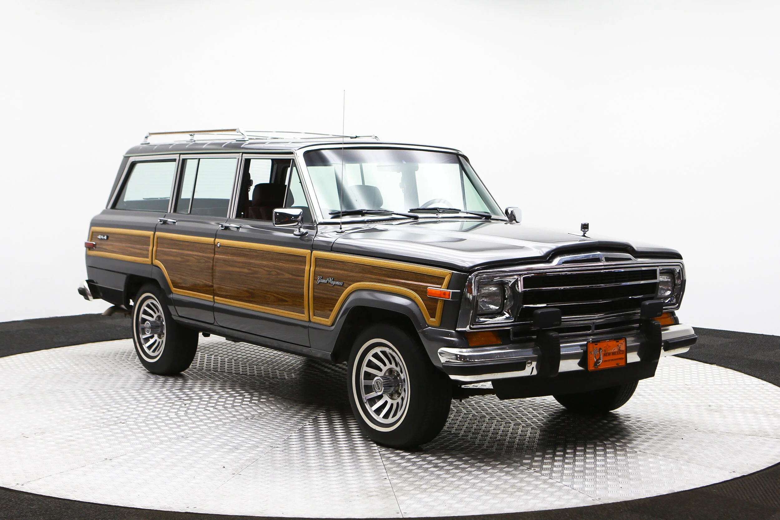 ROBERT_BASSAM_JEEP_GRAND_WAGONEER_BLUE_1989 (54).jpg