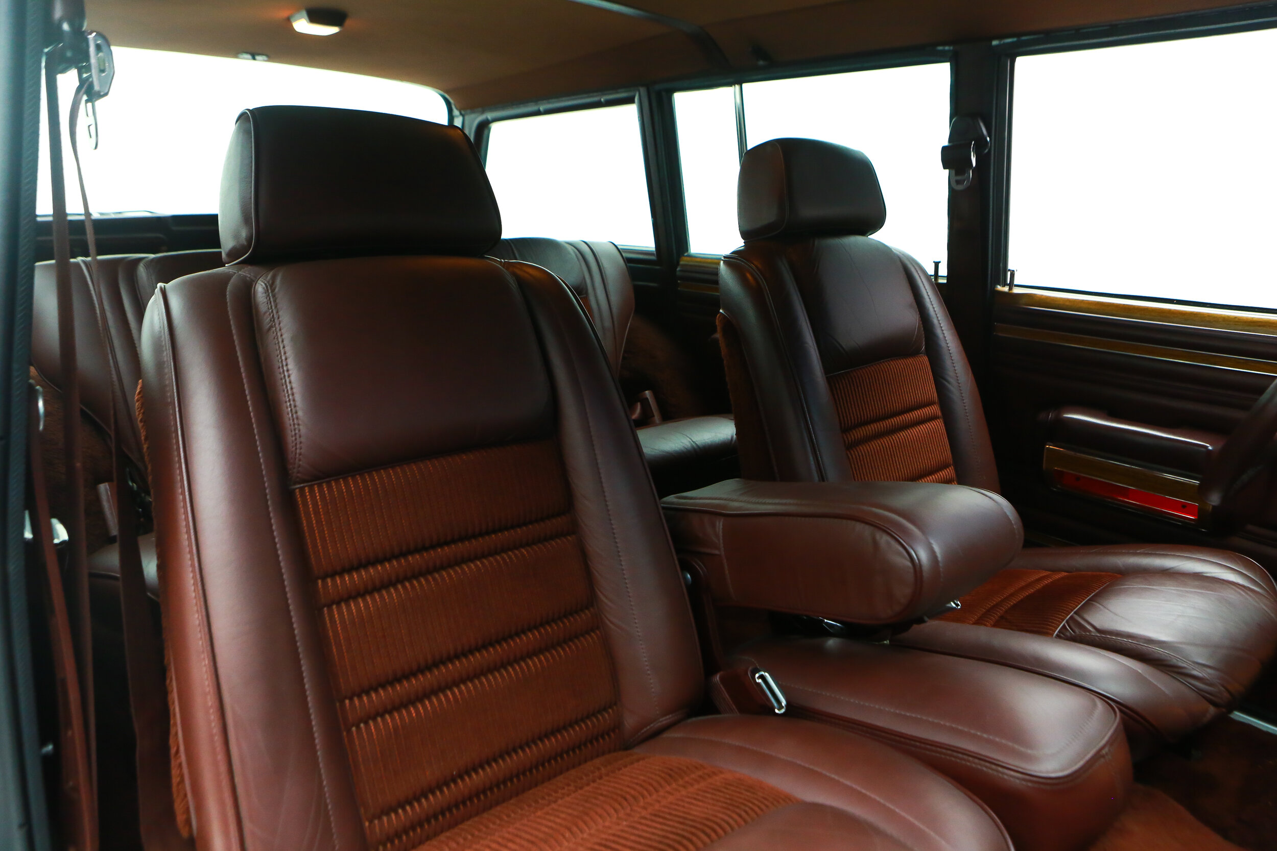 ROBERT_BASSAM_JEEP_GRAND_WAGONEER_BLUE_1989 (60).jpg