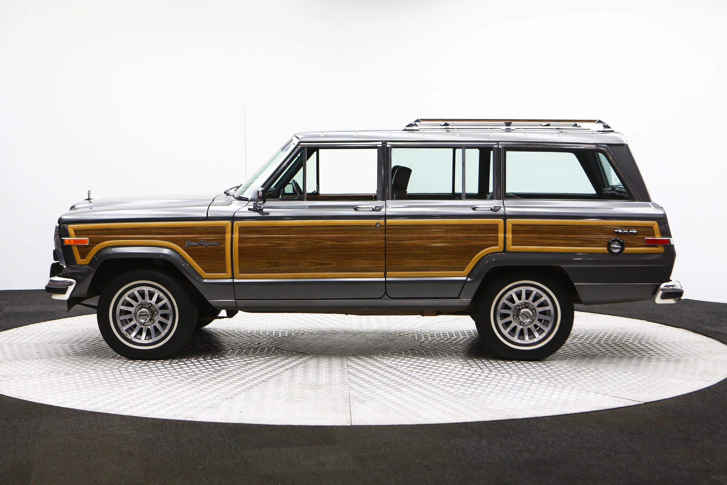 ROBERT_BASSAM_JEEP_GRAND_WAGONEER_BLUE_1989 (64).jpg