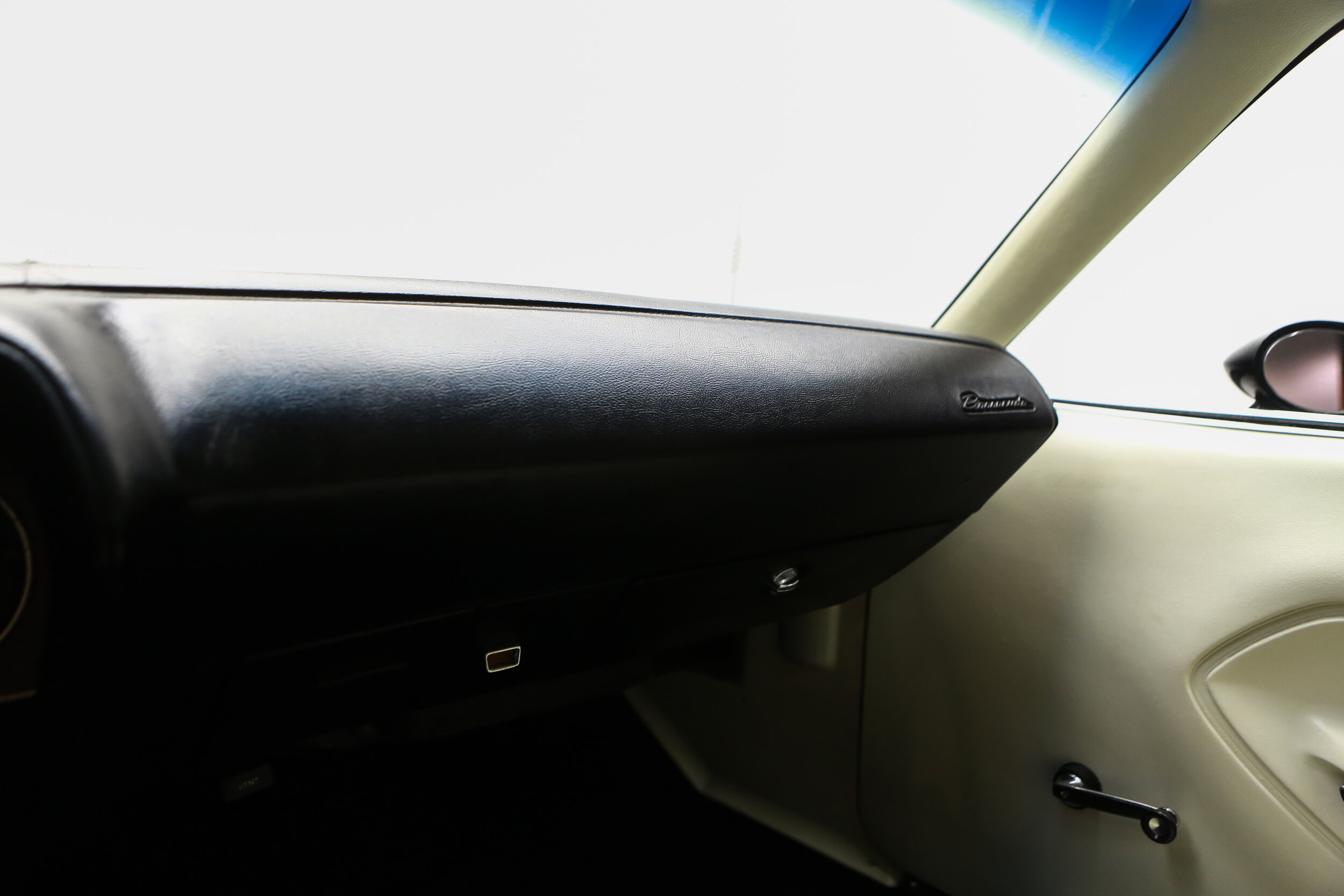 ROBERT_BASSAM_PLYMOUTH_BARACUDA_1970_BLACK (3).jpg