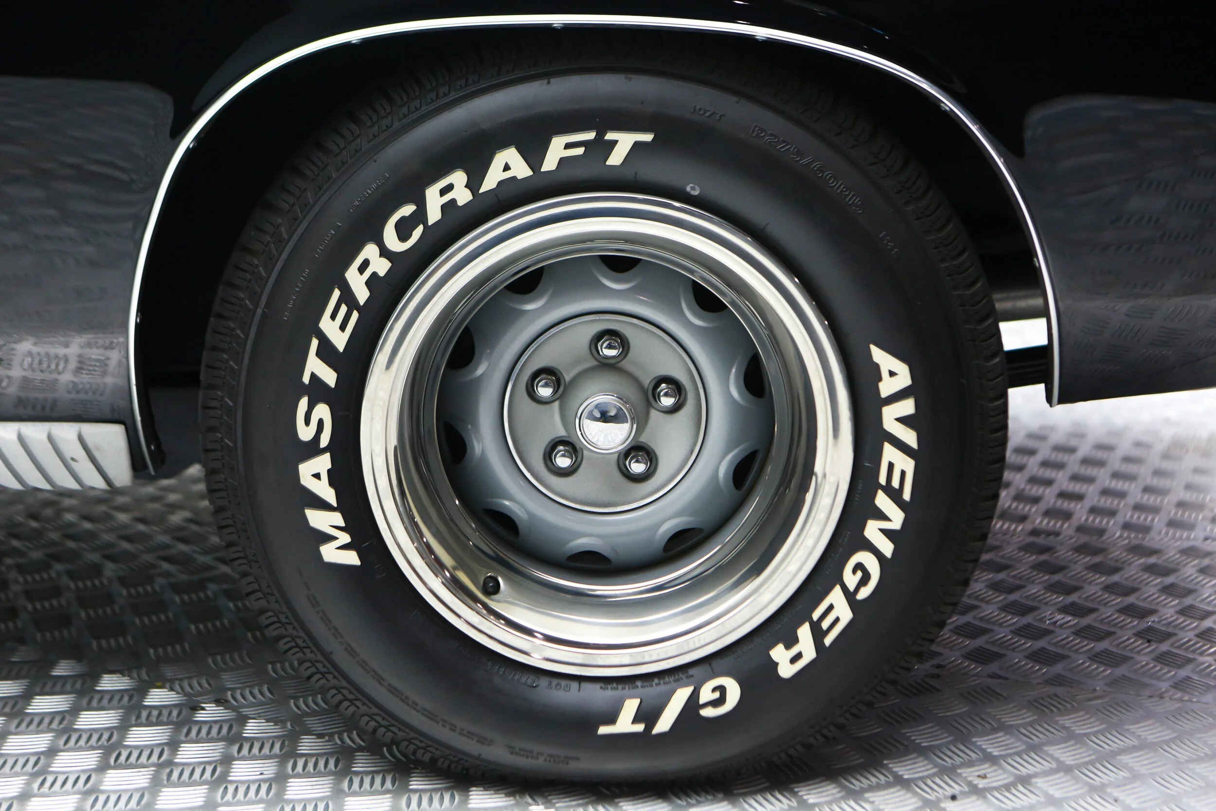 ROBERT_BASSAM_PLYMOUTH_BARACUDA_1970_BLACK (6).jpg