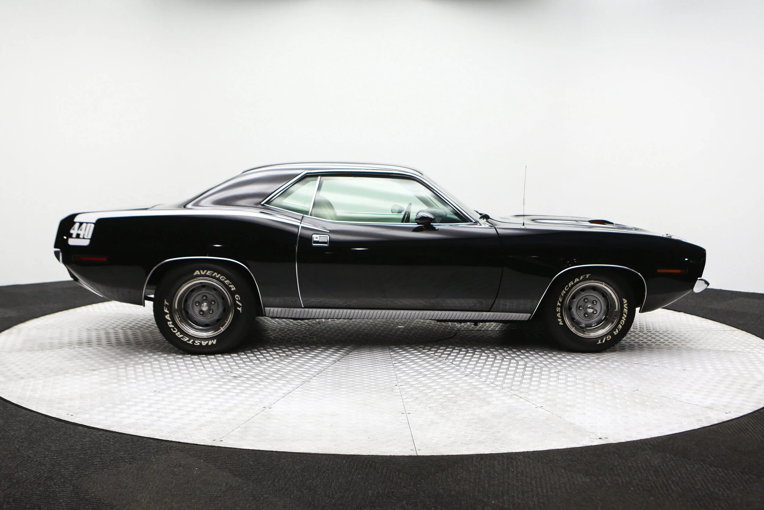 ROBERT_BASSAM_PLYMOUTH_BARACUDA_1970_BLACK (17).jpg