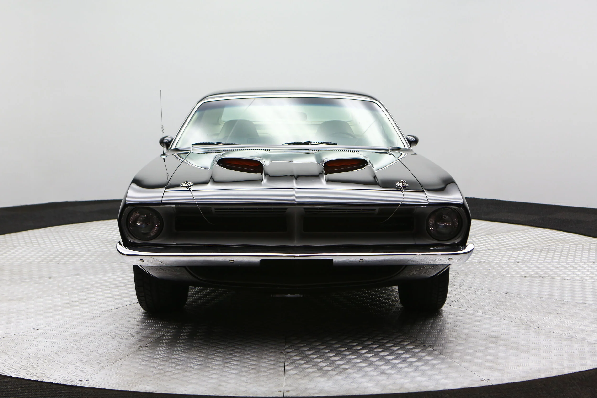 ROBERT_BASSAM_PLYMOUTH_BARACUDA_1970_BLACK (20).jpg