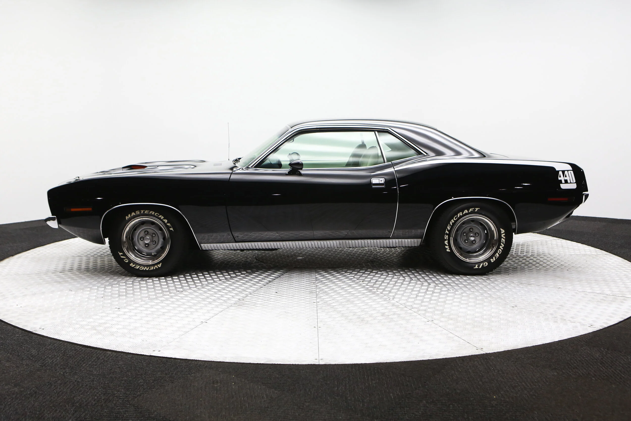 ROBERT_BASSAM_PLYMOUTH_BARACUDA_1970_BLACK (28).jpg