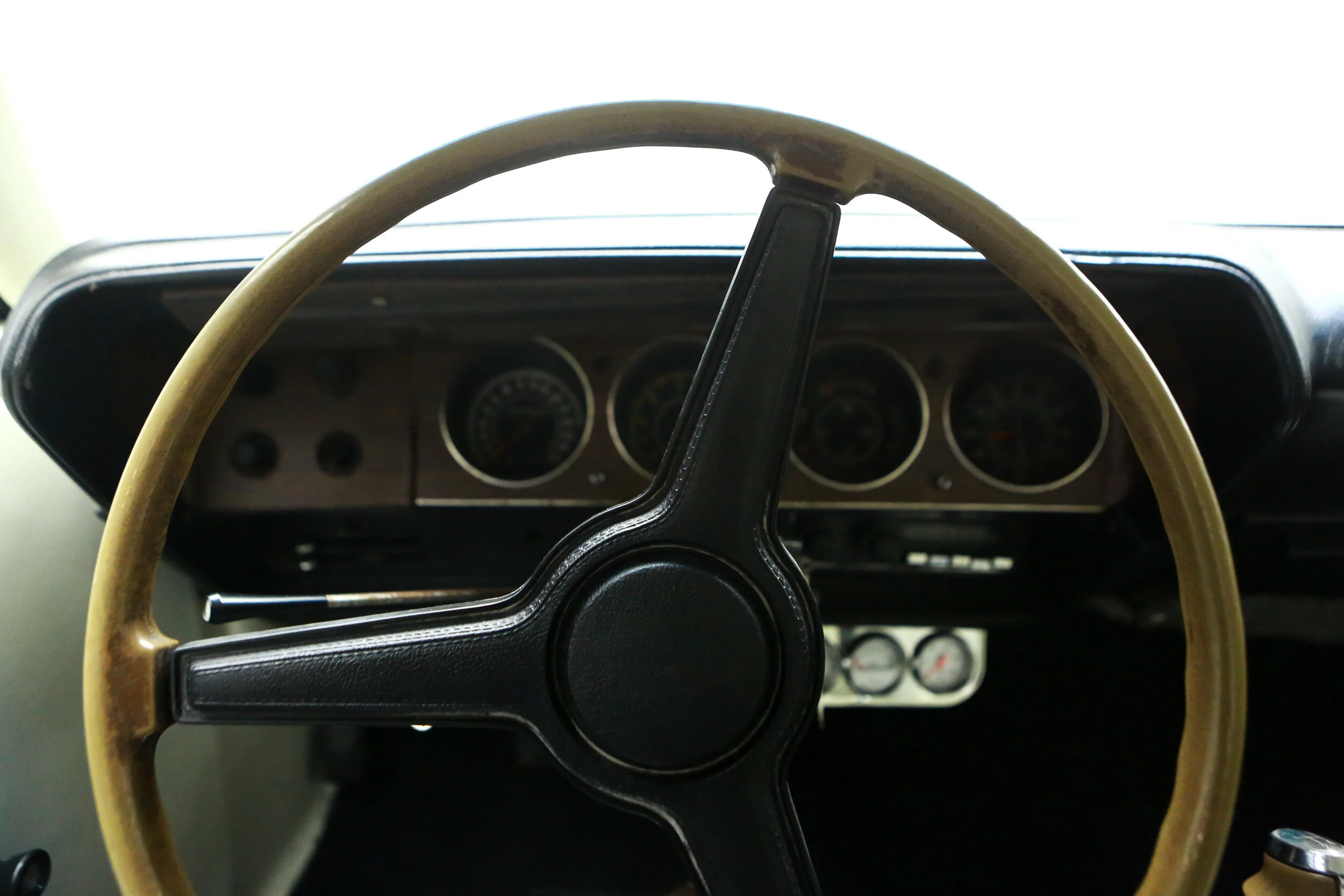 ROBERT_BASSAM_PLYMOUTH_BARACUDA_1970_BLACK (33).jpg