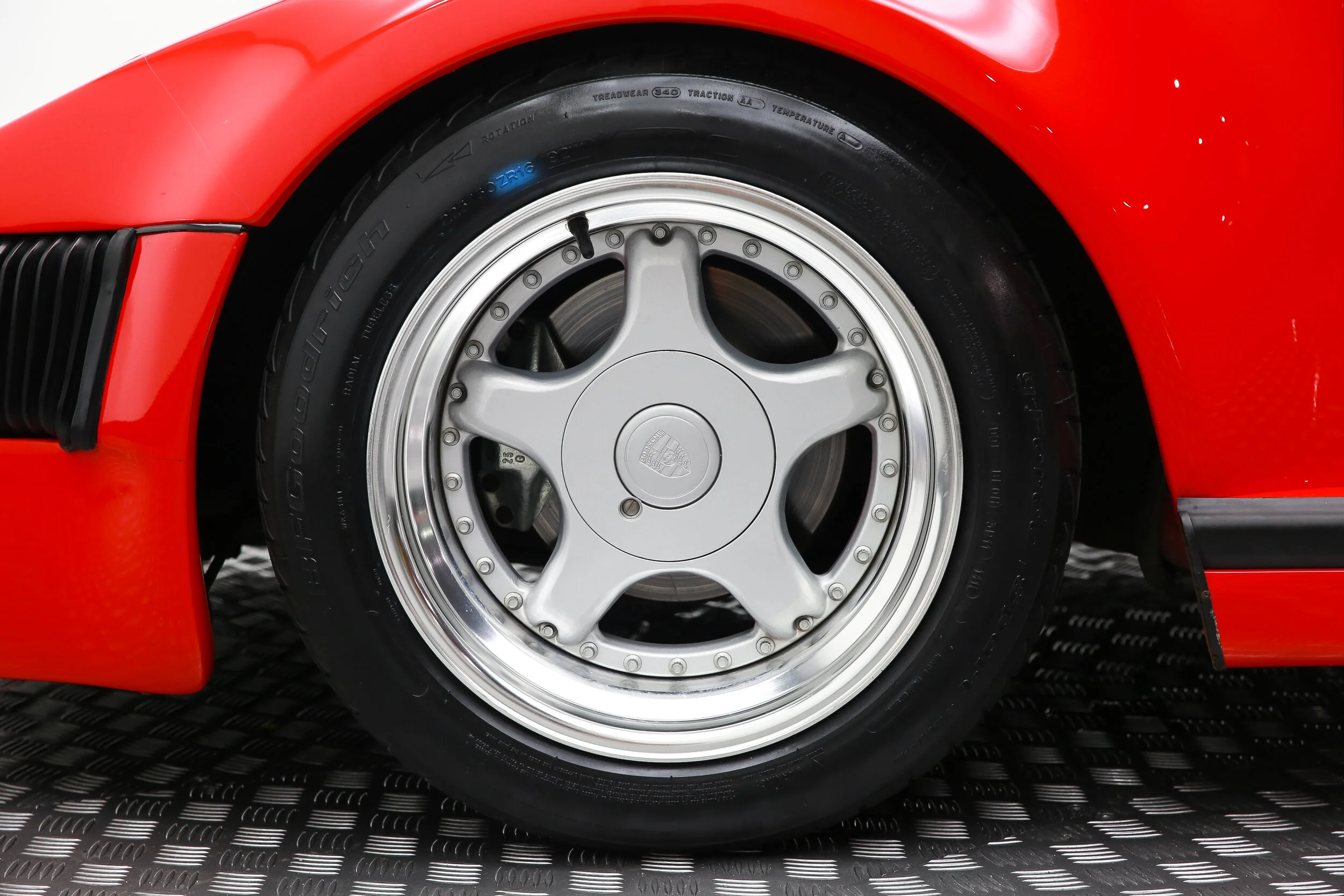 ROBERT_BASSAM_PORSCHE_911_SLANT_NOSE_1983_RED (4).jpg