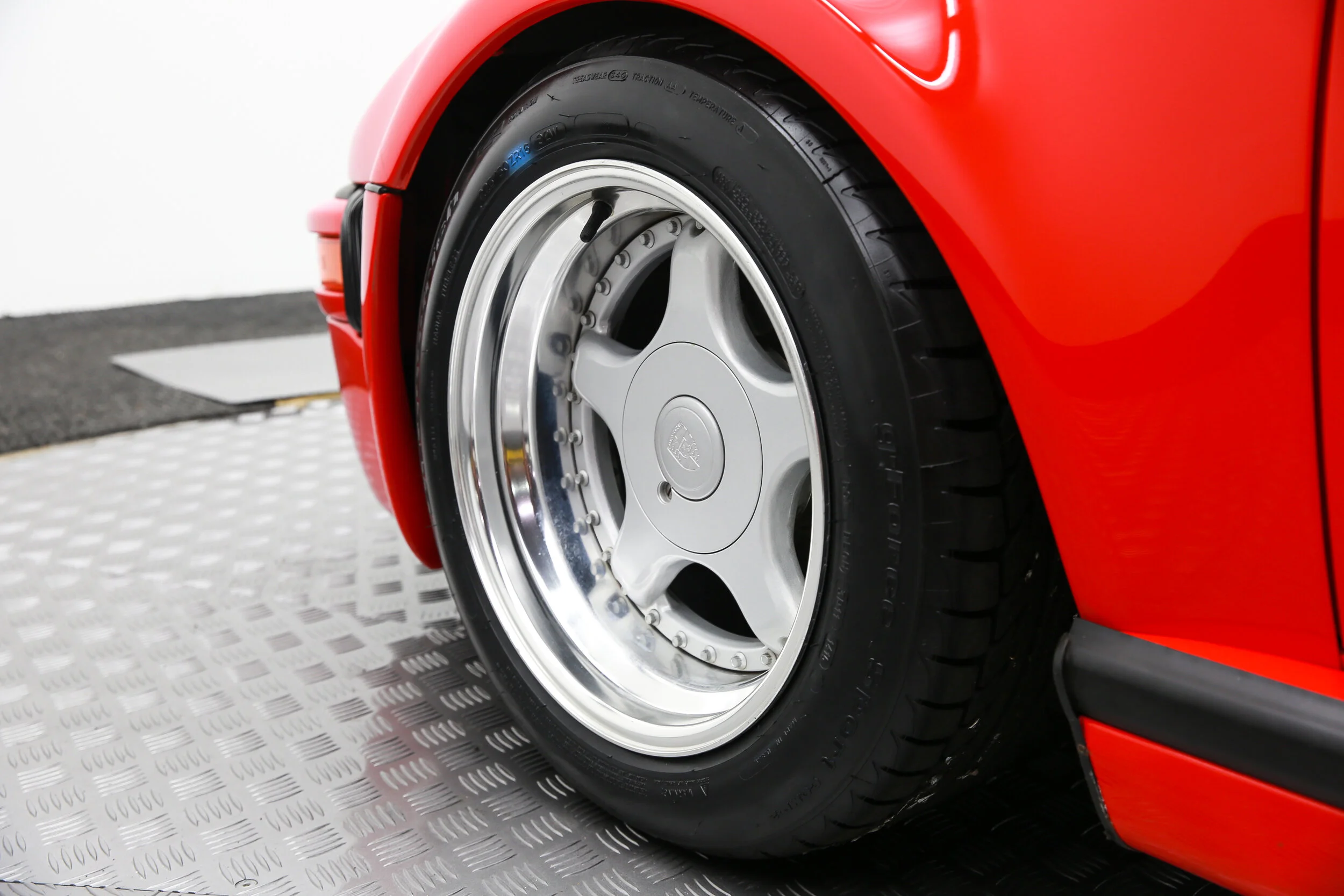 ROBERT_BASSAM_PORSCHE_911_SLANT_NOSE_1983_RED (7).jpg
