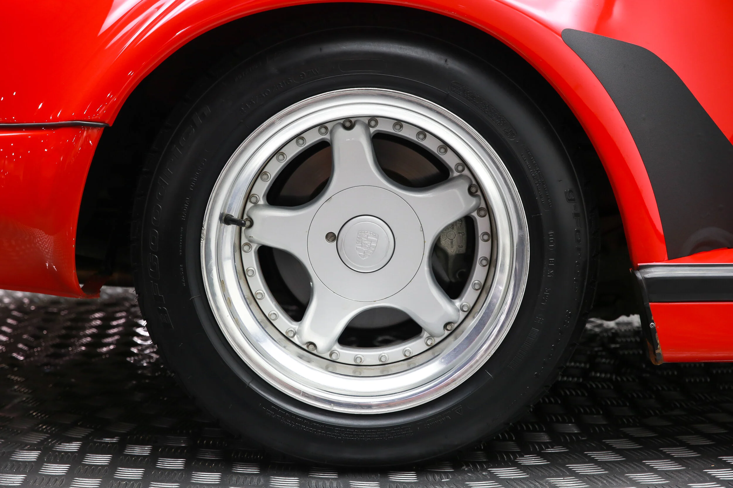 ROBERT_BASSAM_PORSCHE_911_SLANT_NOSE_1983_RED (8).jpg
