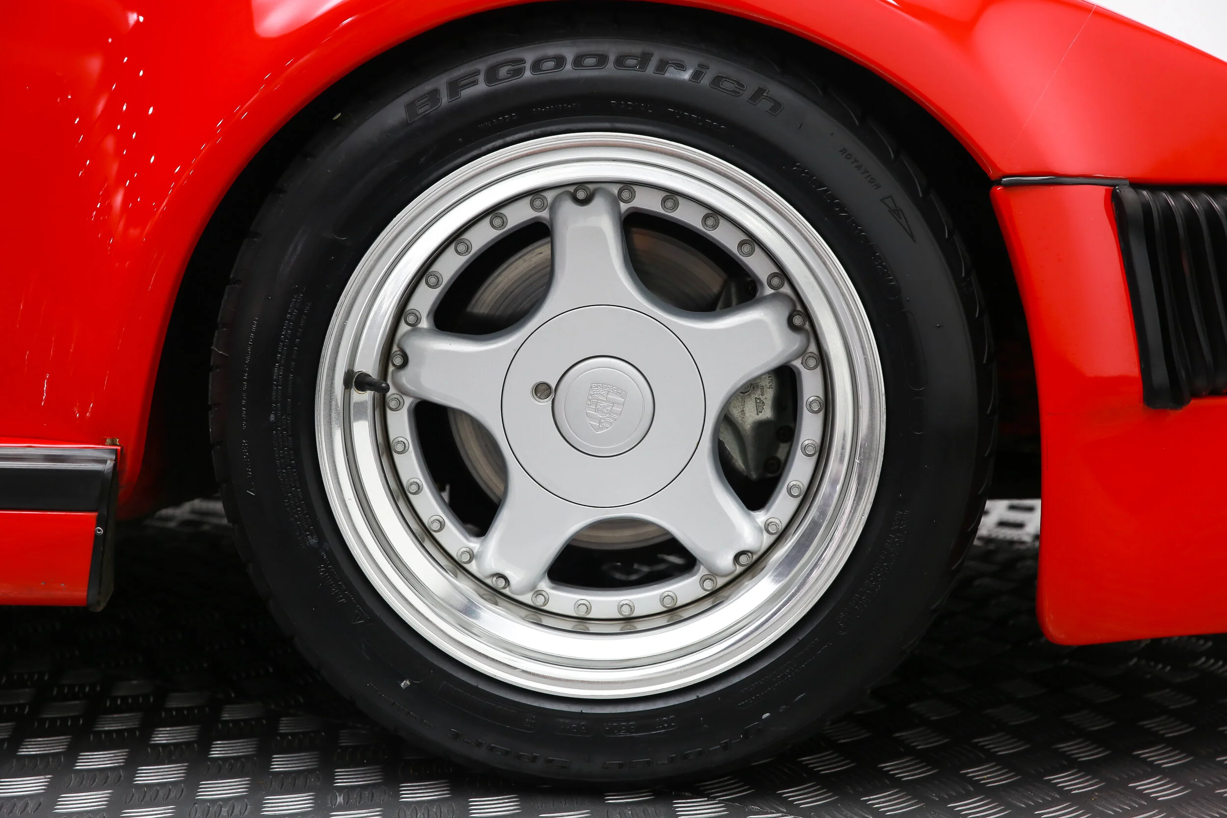 ROBERT_BASSAM_PORSCHE_911_SLANT_NOSE_1983_RED (9).jpg
