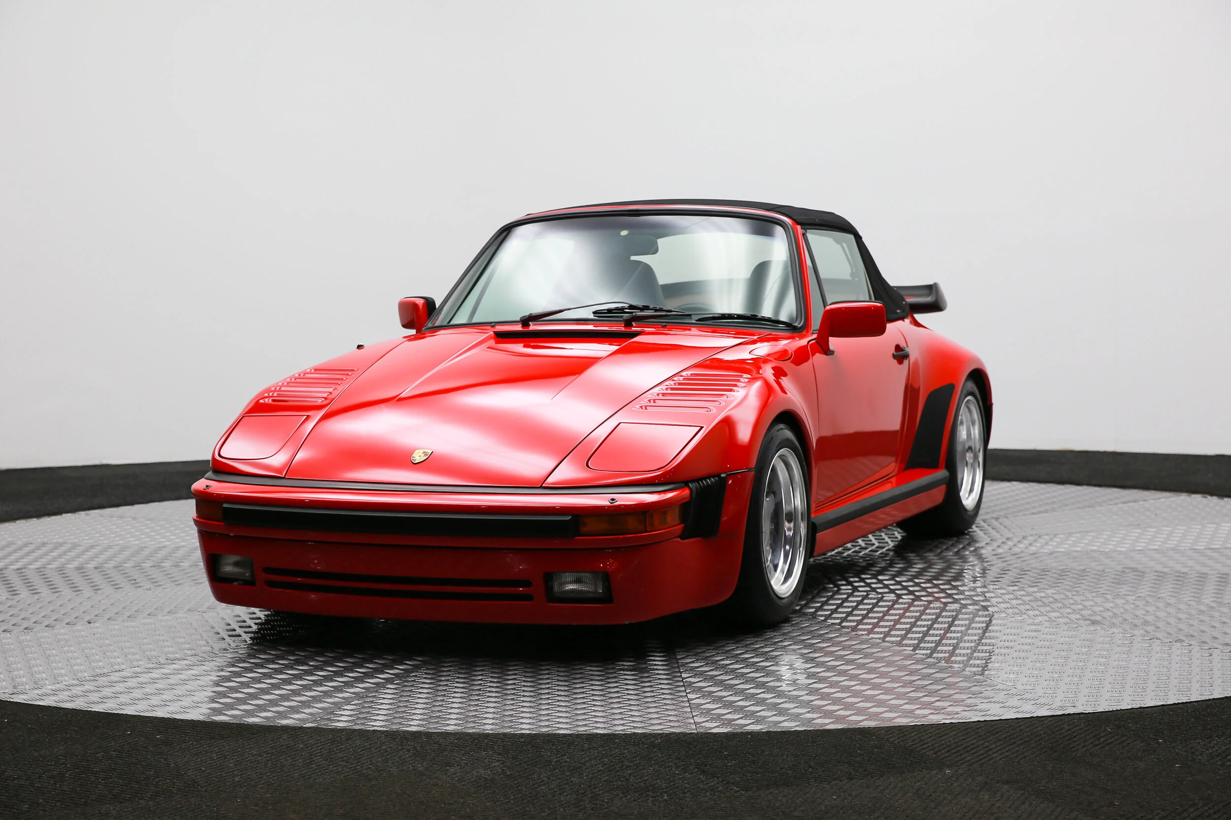 ROBERT_BASSAM_PORSCHE_911_SLANT_NOSE_1983_RED (11).jpg