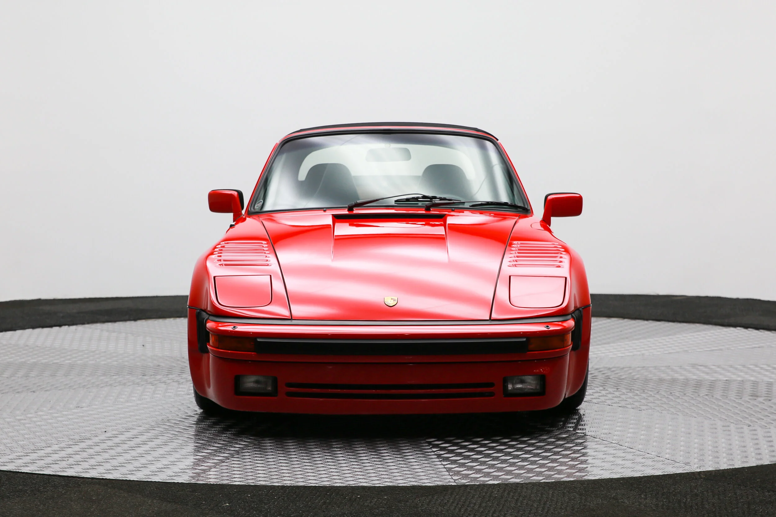 ROBERT_BASSAM_PORSCHE_911_SLANT_NOSE_1983_RED (12).jpg