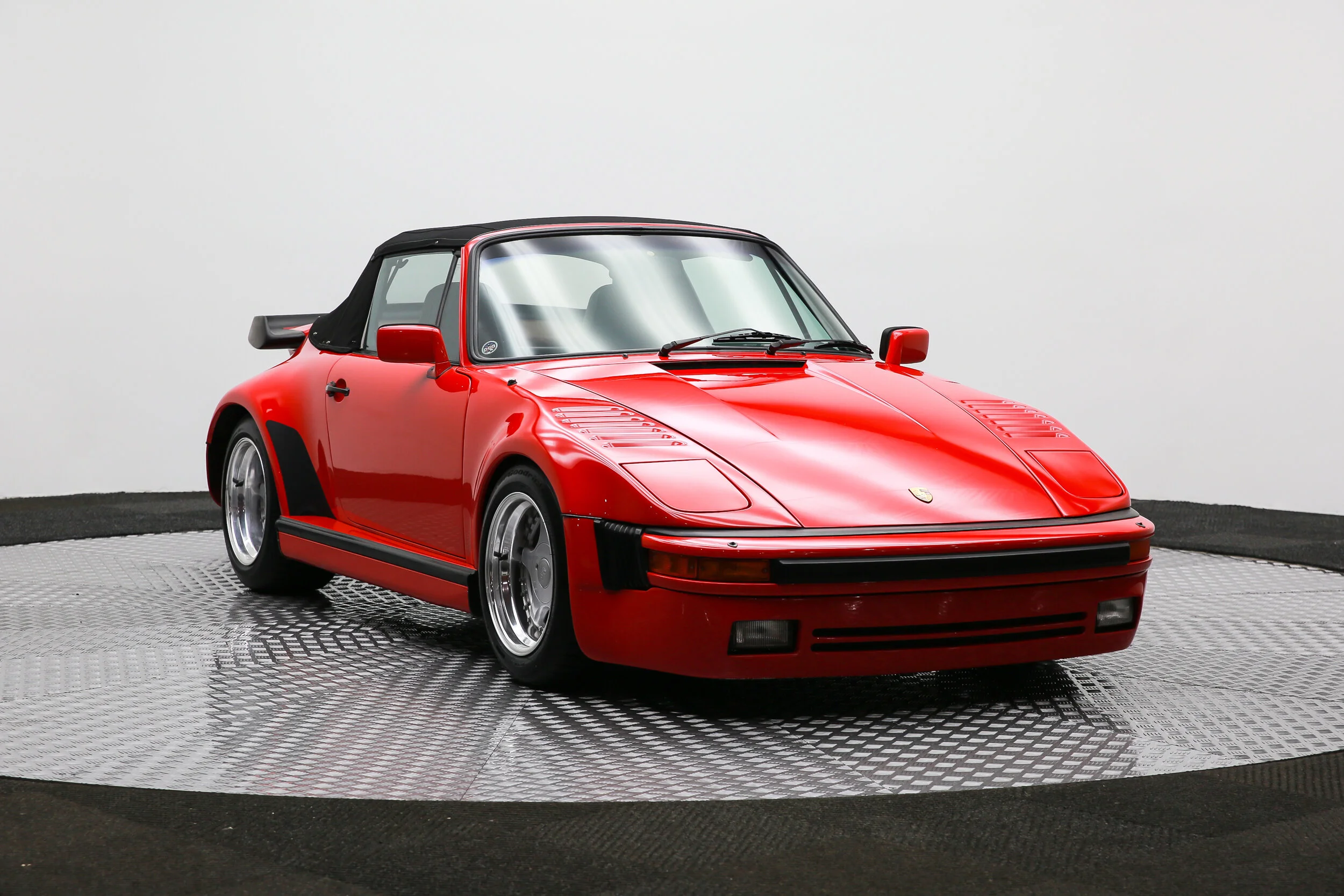 ROBERT_BASSAM_PORSCHE_911_SLANT_NOSE_1983_RED (13).jpg