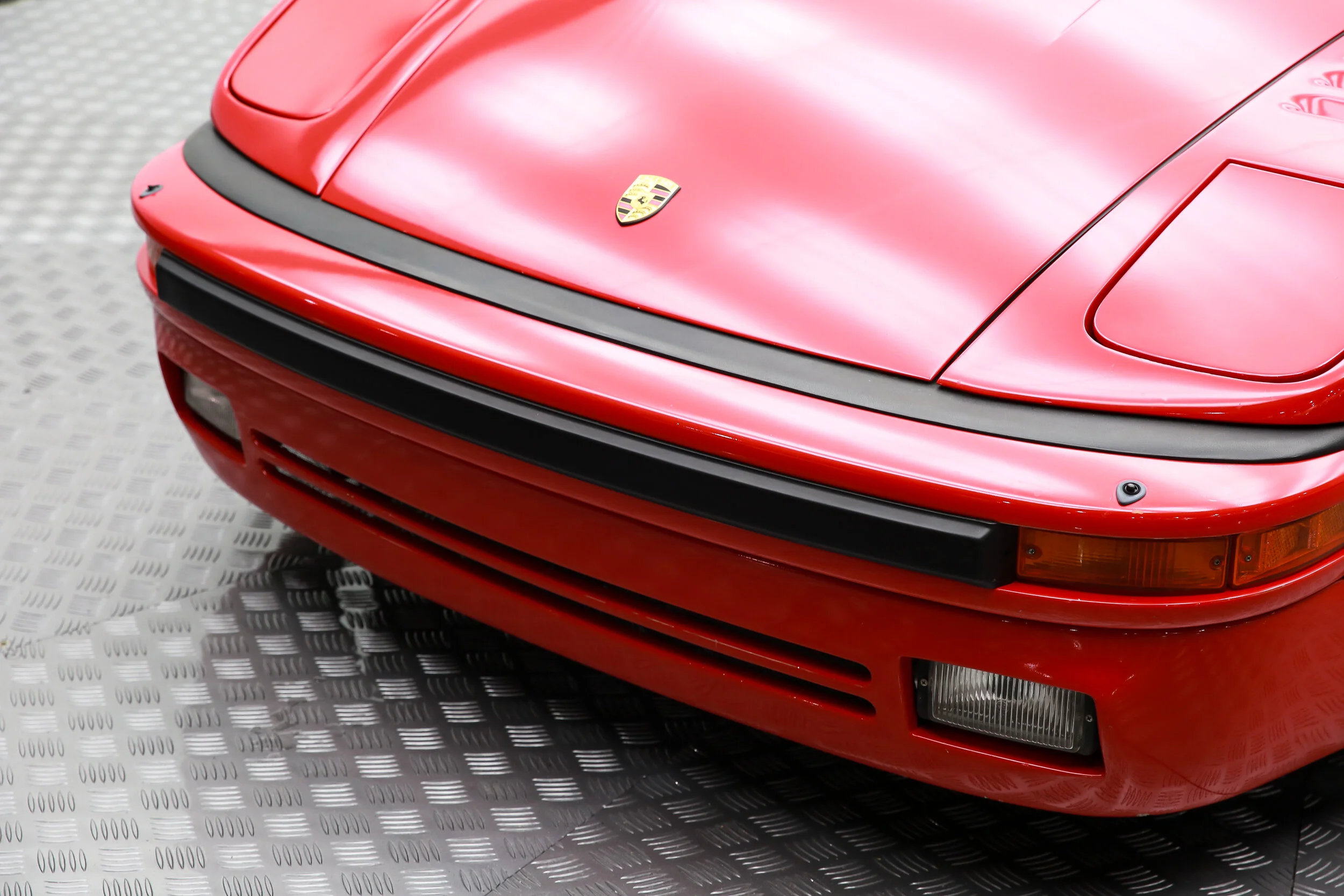 ROBERT_BASSAM_PORSCHE_911_SLANT_NOSE_1983_RED (14).jpg