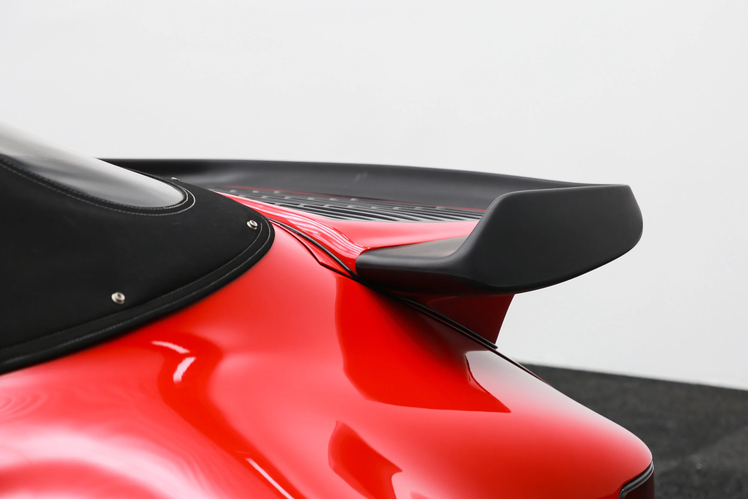 ROBERT_BASSAM_PORSCHE_911_SLANT_NOSE_1983_RED (17).jpg