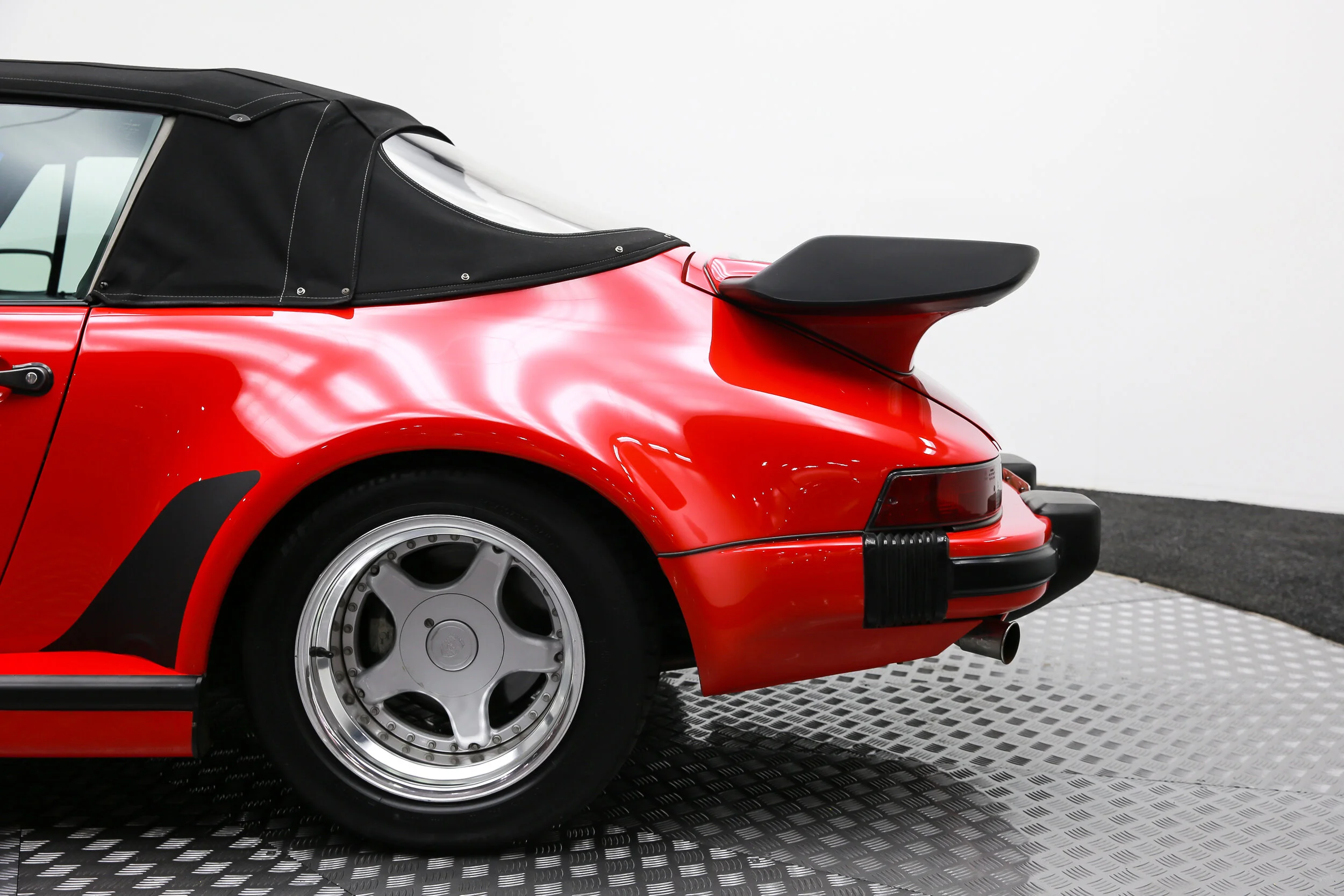ROBERT_BASSAM_PORSCHE_911_SLANT_NOSE_1983_RED (18).jpg